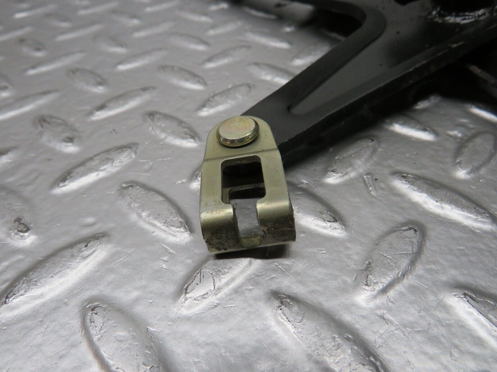 29786 Mercedes-Benz W123 230E Handbrake Regulator