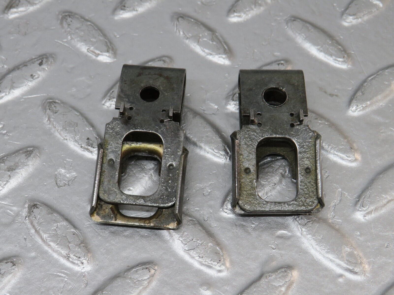 34482 Mercedes-Benz C126 380SEC Coupe Fuel Injector Bracket