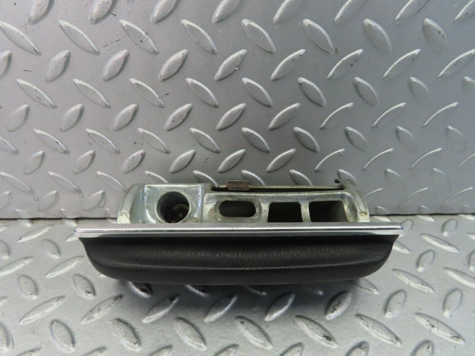 8699 Mercedes-Benz C107 Ashtray