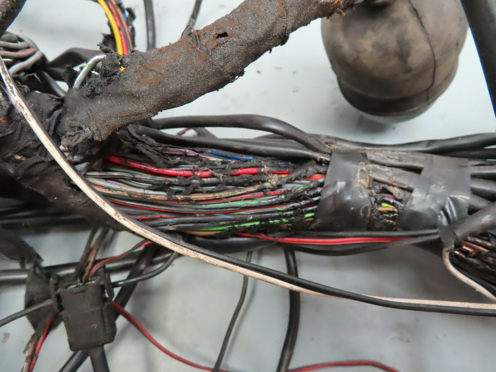 6315 Mercedes-Benz W126 380SE Engine Chassis Body Wire Wiring Harness