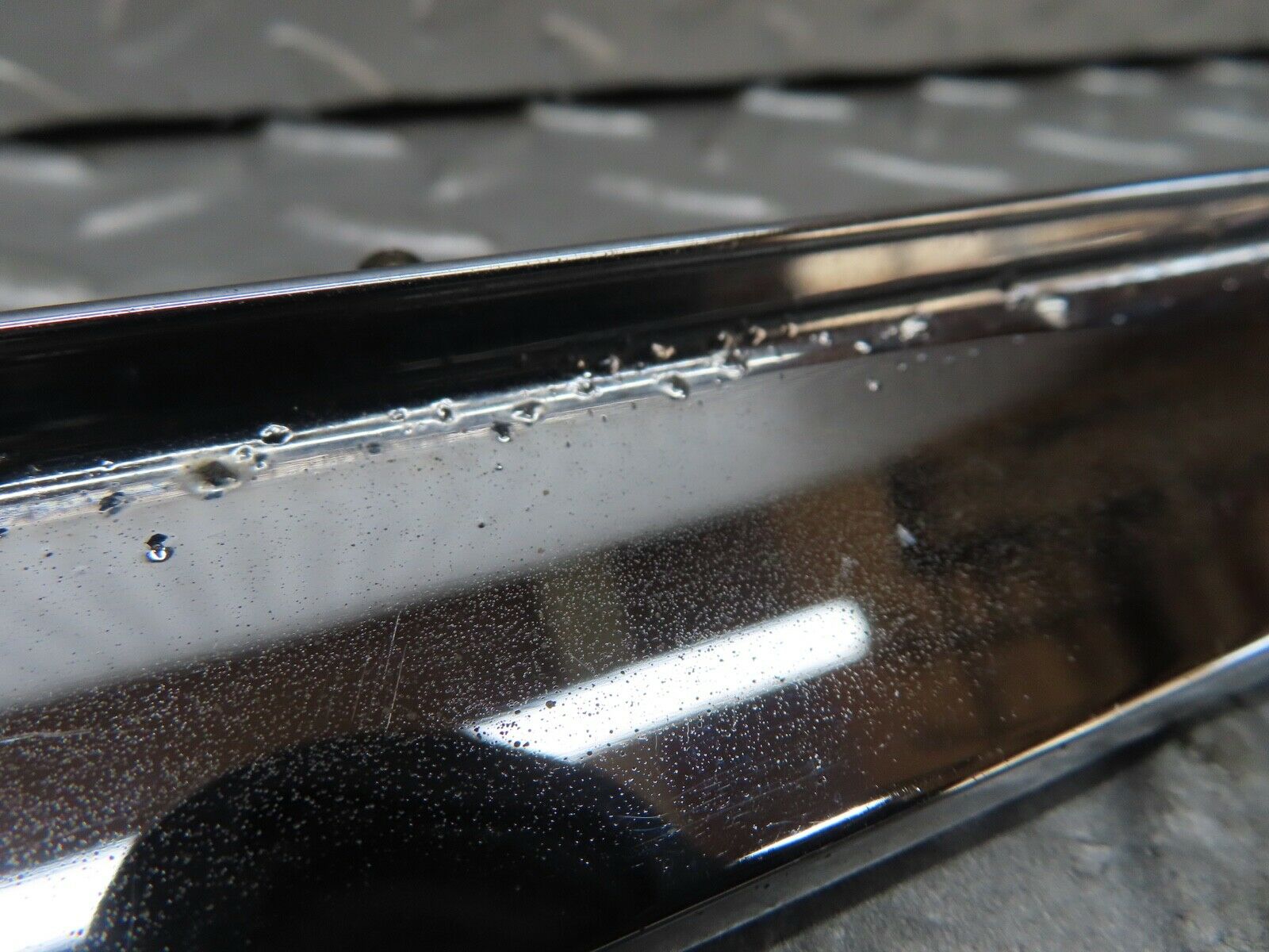 17618 Mercedes-Benz W116 450SEL Trunk Lid Chrome Moulding Trim Pair