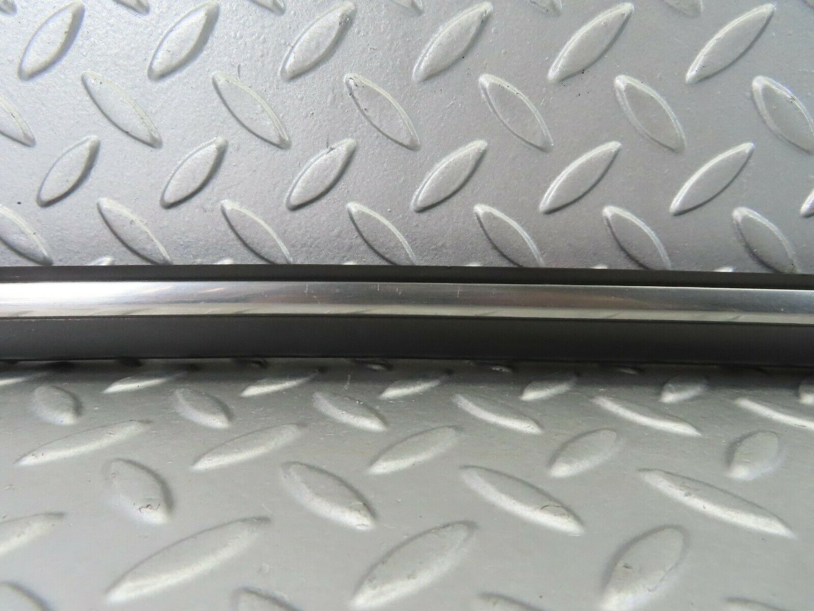 7252 Mercedes-Benz W116 450SE Centre Door Chrome Trim Front Right