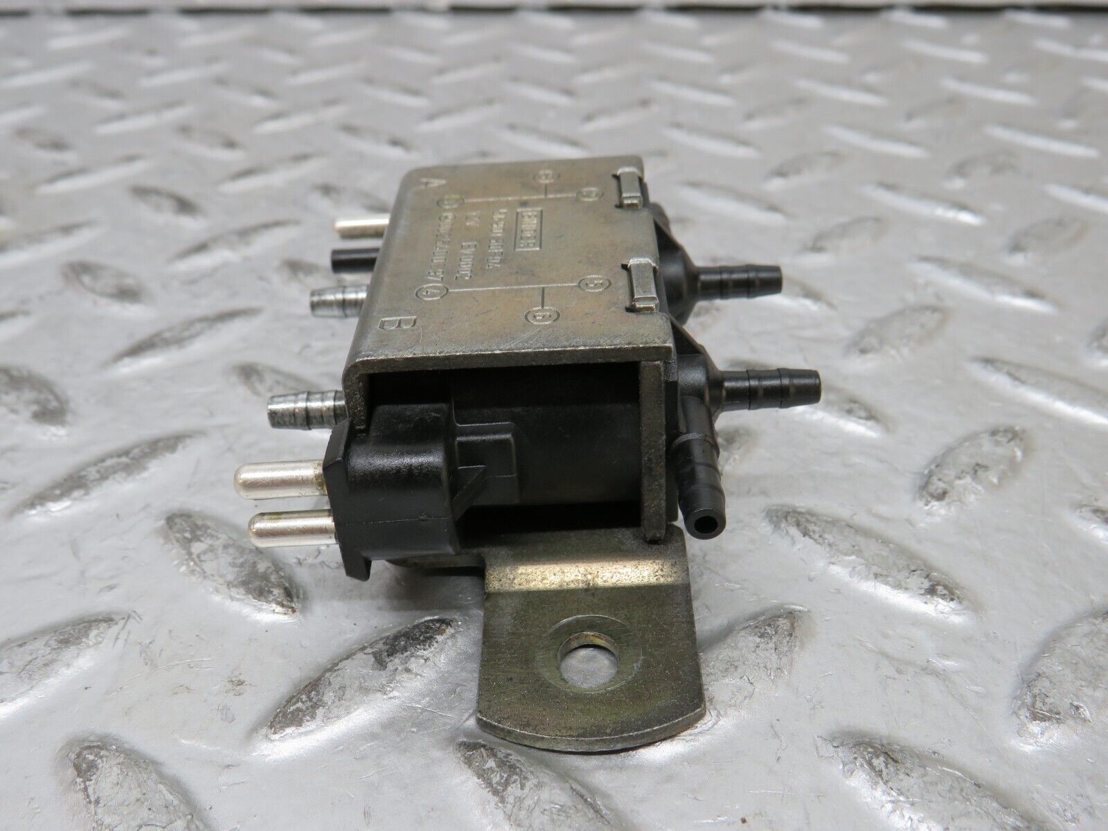 27693 Mercedes-Benz S124 300TE Wagon Solenoid Vacuum Valve 0025400697