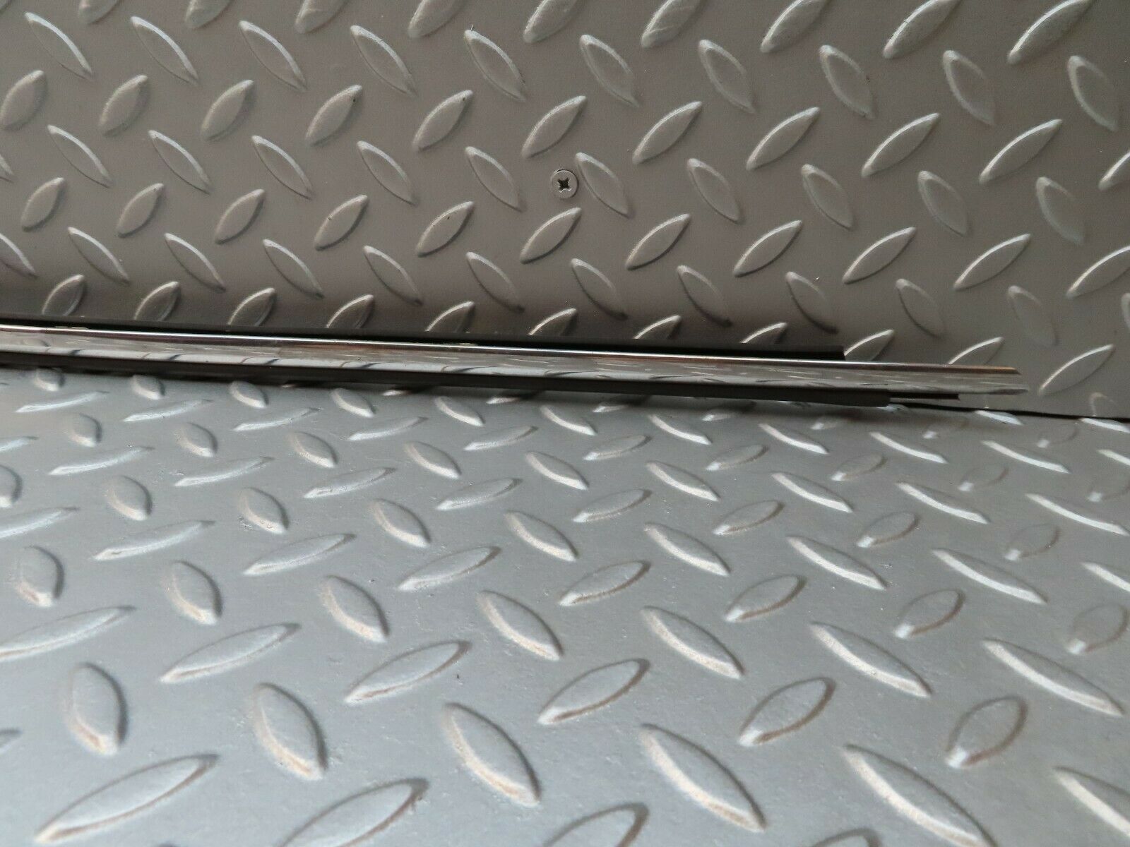 3451 Mercedes-Benz W108 280SE Centre Fender Wing Chrome Trim Front Left