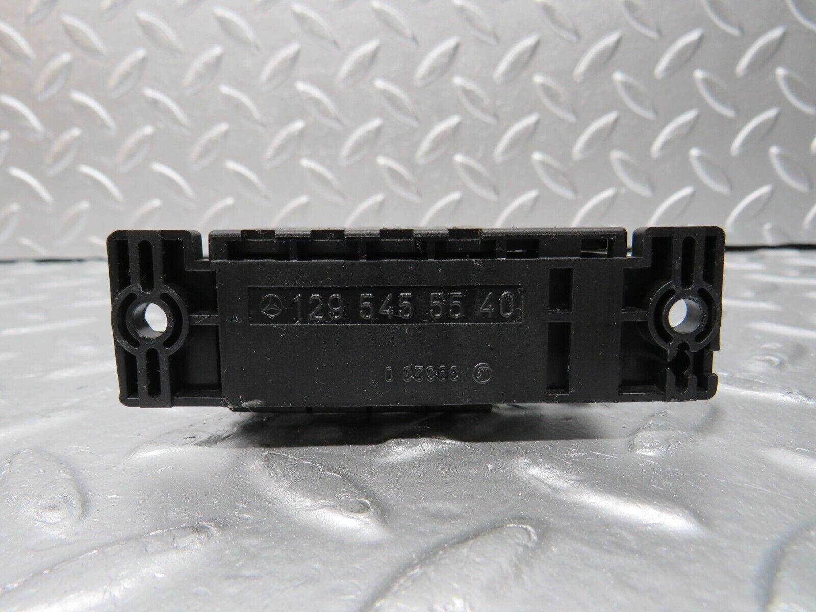 31324 Mercedes-Benz S124 220TE Diagnostic Connector 1295455540 1295450003