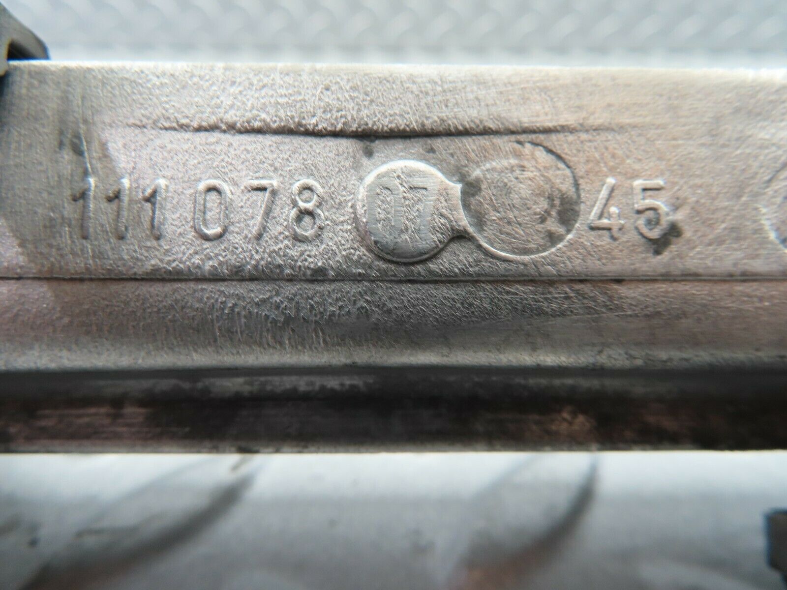 6784 Mercedes-Benz S124 E220 Wagon Fuel Injector Rail 1110780745