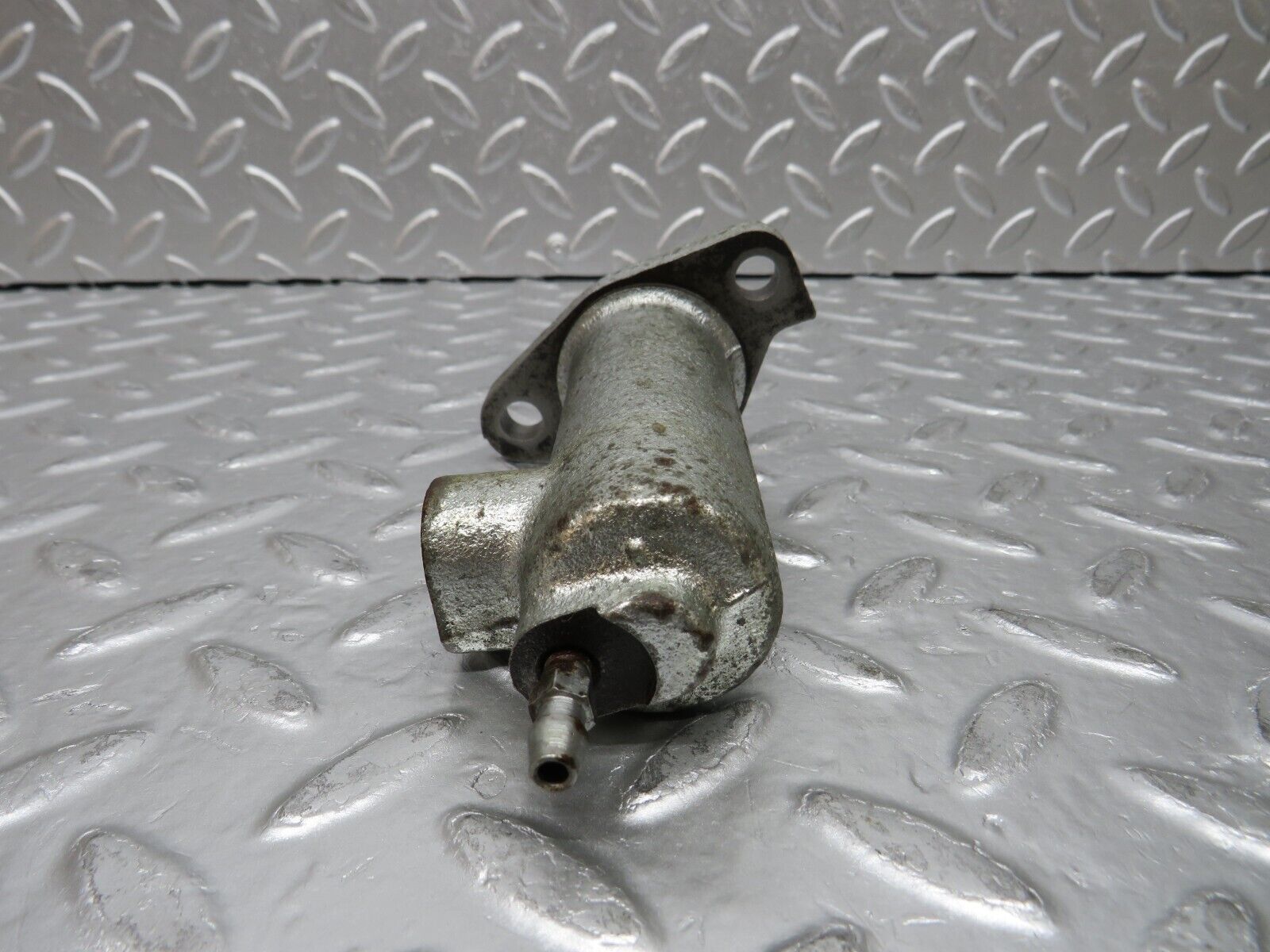 31349 Mercedes-Benz S124 220TE Wagon Clutch Master Cylinder