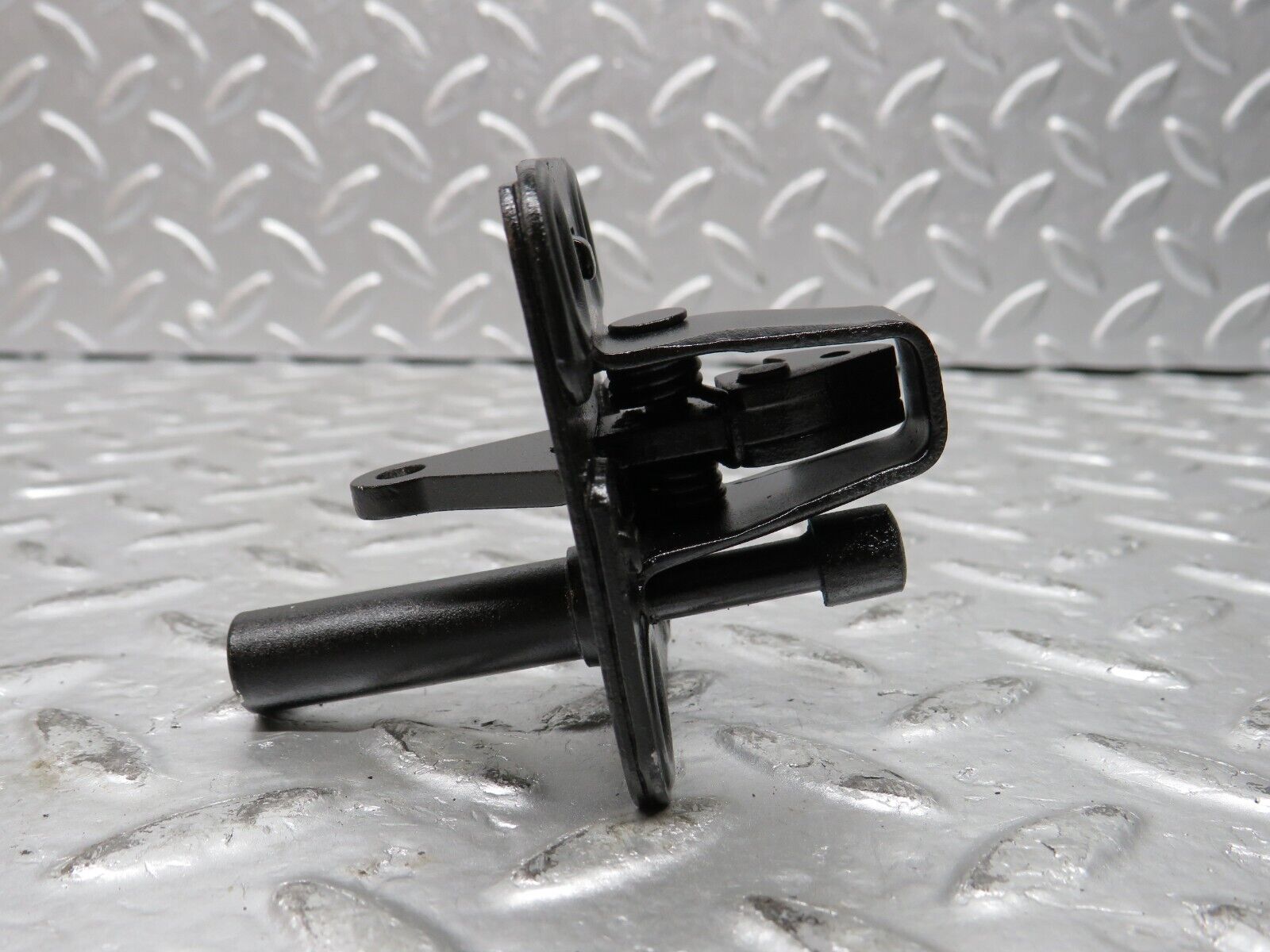 31995 Mercedes-Benz W123 230E Bonnet Lock Latch