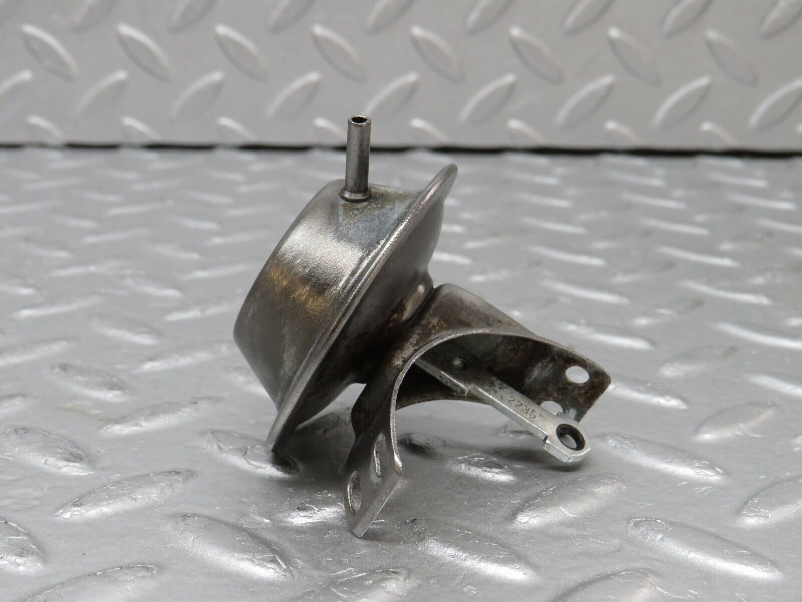 36582 Mercedes-Benz W201 190E 2.0L Ignition Distributor Vacuum Control Valve