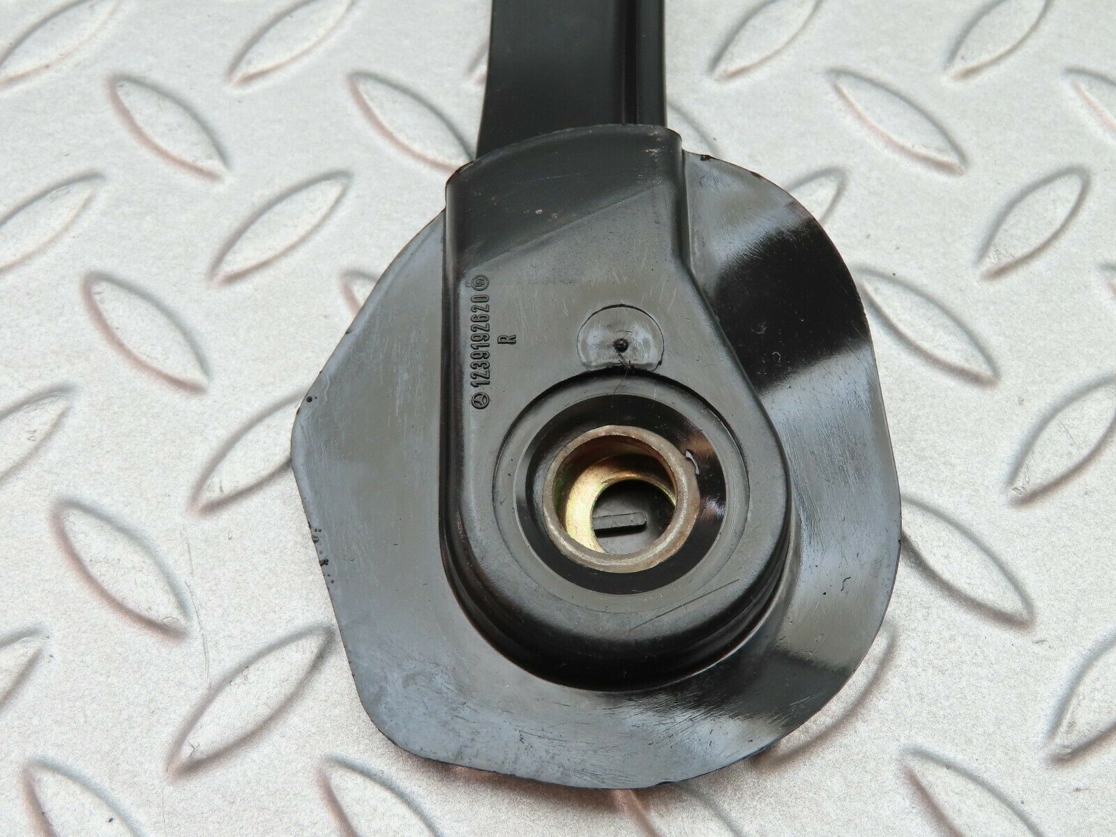 5693 Mercedes-Benz W123 200 Seat Belt Runner With Cover Right