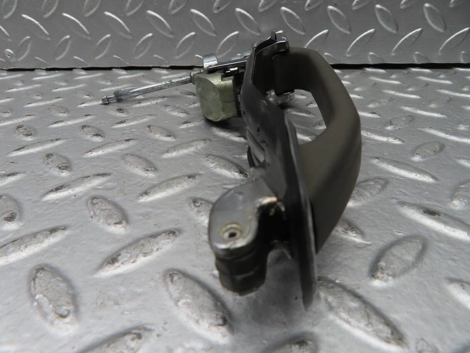 21538 Mercedes-Benz W126 300SE Front Right Exterior Door Handle No Key