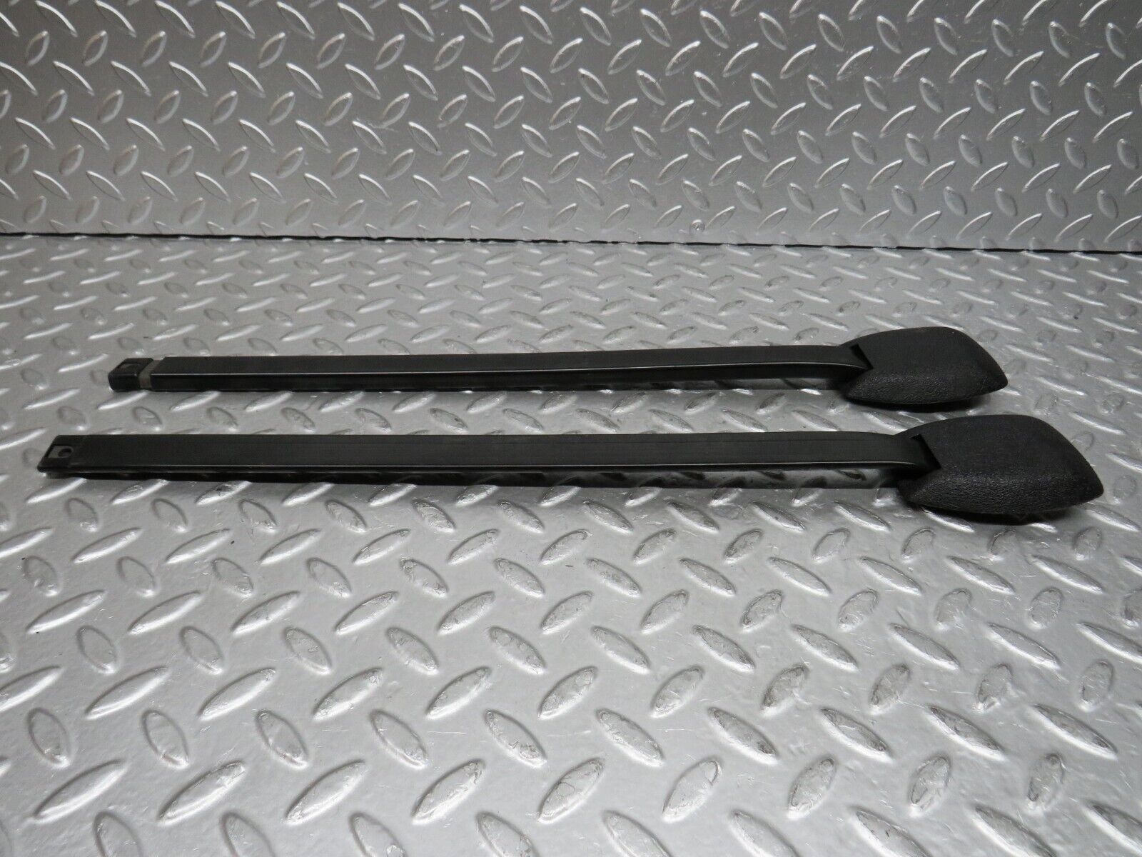 29401 Mercedes-Benz W124 230E Seat Belt Runner Pair 2019190920