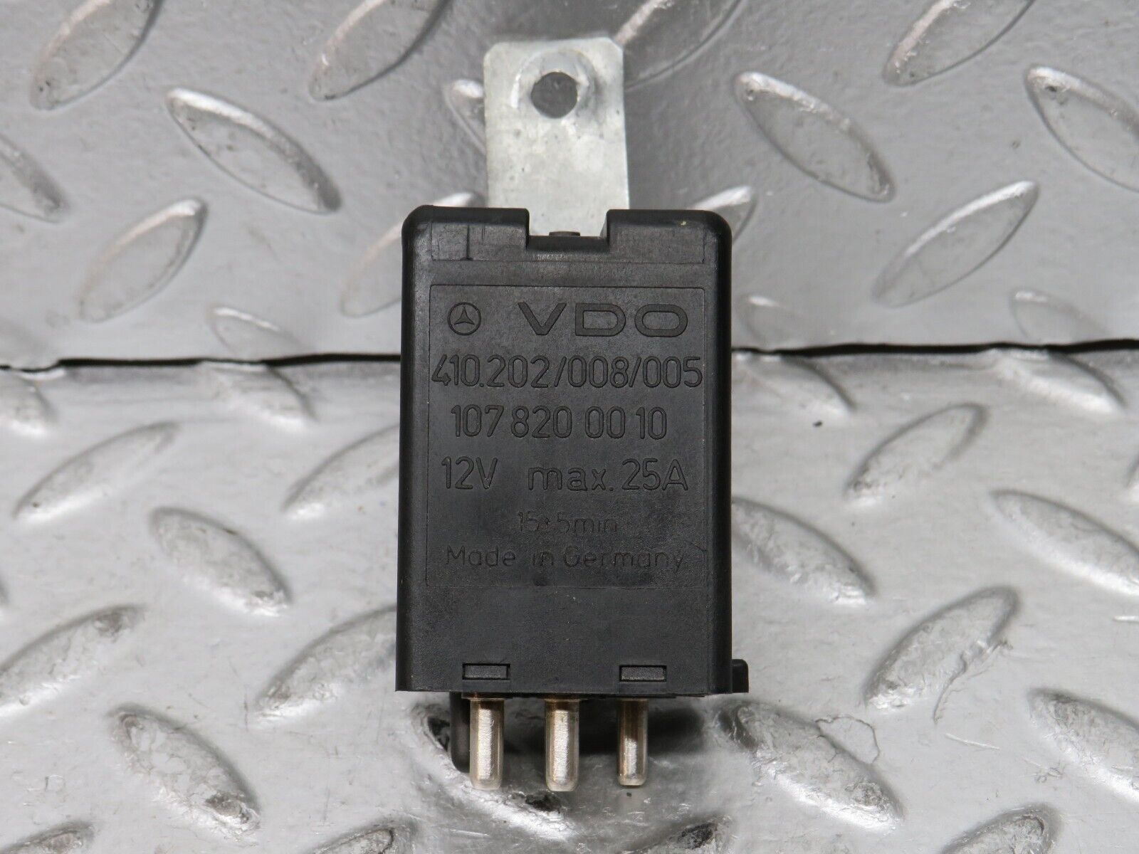 28669 Mercedes-Benz W123 230E Rear Heated Window Relay 1078200010