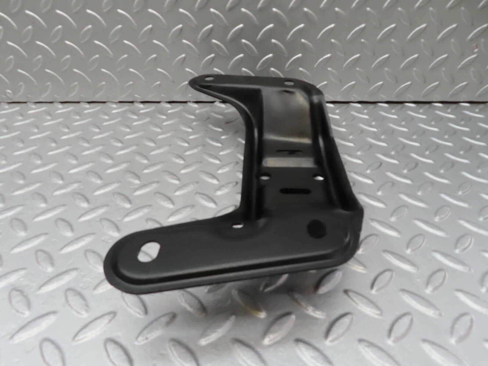 15936 Mercedes-Benz W123 280E Gearbox Mount Bracket