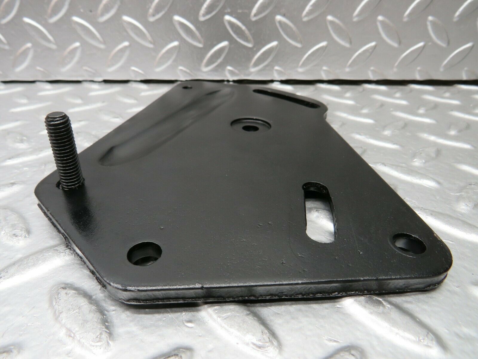 22874 Mercedes-Benz C107 450SLC Coupe Power Steering Pump Bracket