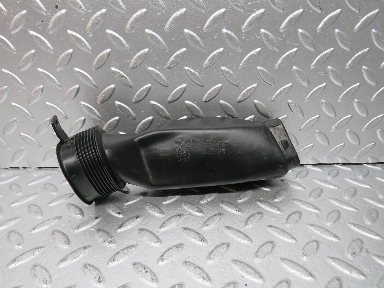 24901 Mercedes-Benz W140 S320 Air Intake Hose Pipe 1408300225