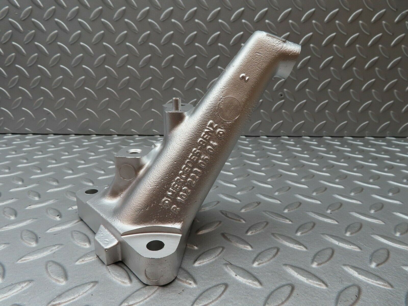 4399 Mercedes-Benz W123 230E Engine Mount Bracket Left Side 1022230504