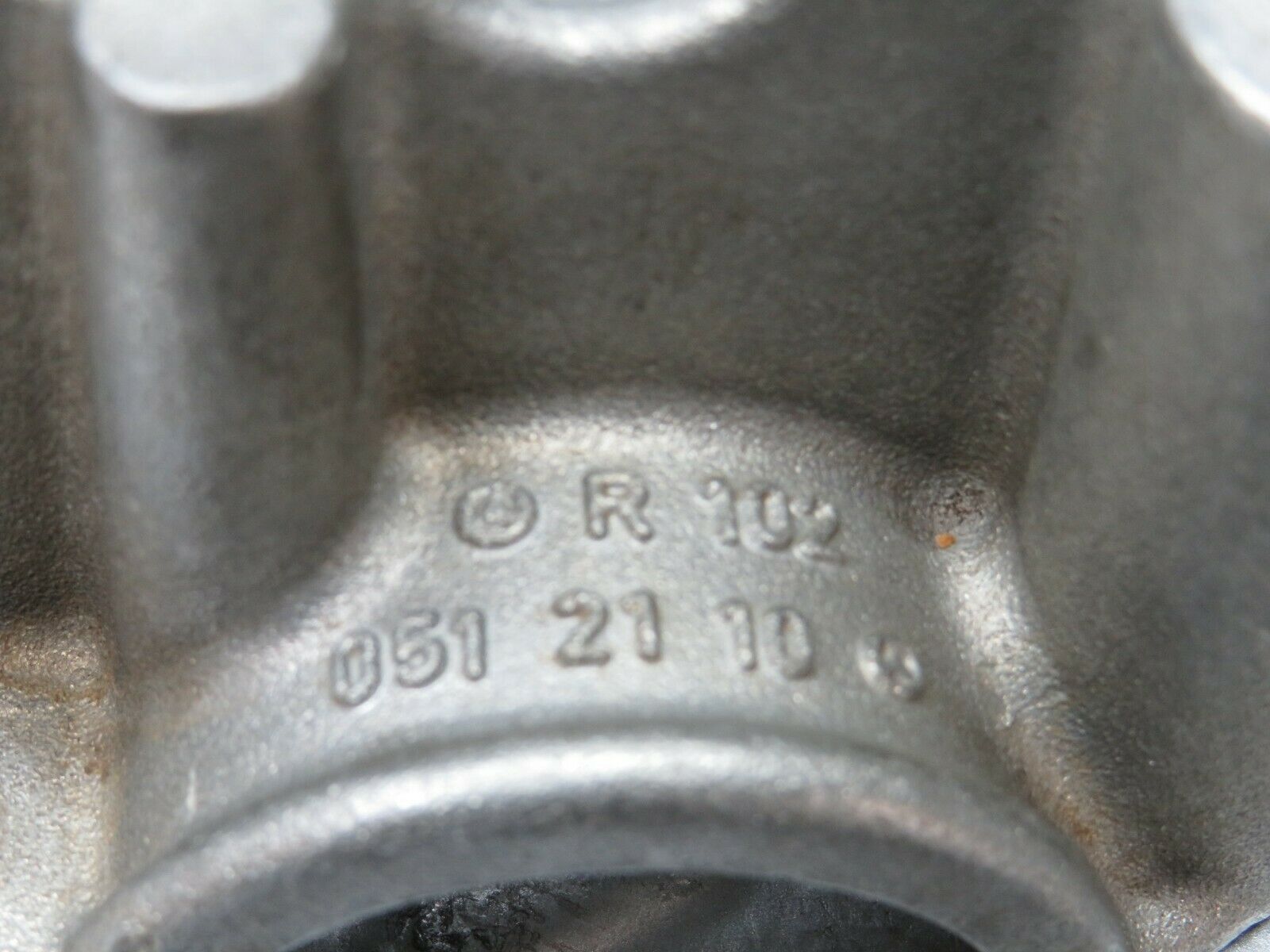 23071 Mercedes-Benz C123 230CE Coupe Rocker Arms Camshaft Bearing Block 1020512110