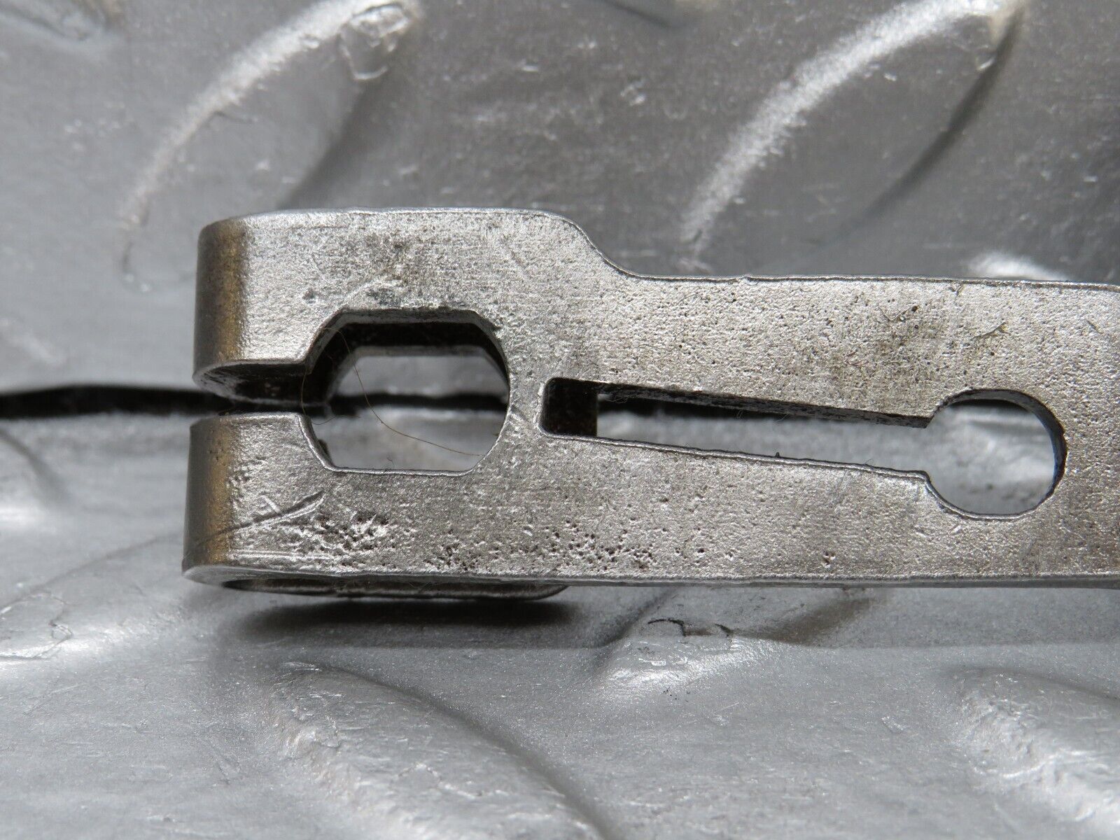 34571 Mercedes-Benz C126 380SEC Automatic Gearbox Linkage Bracket 722.310