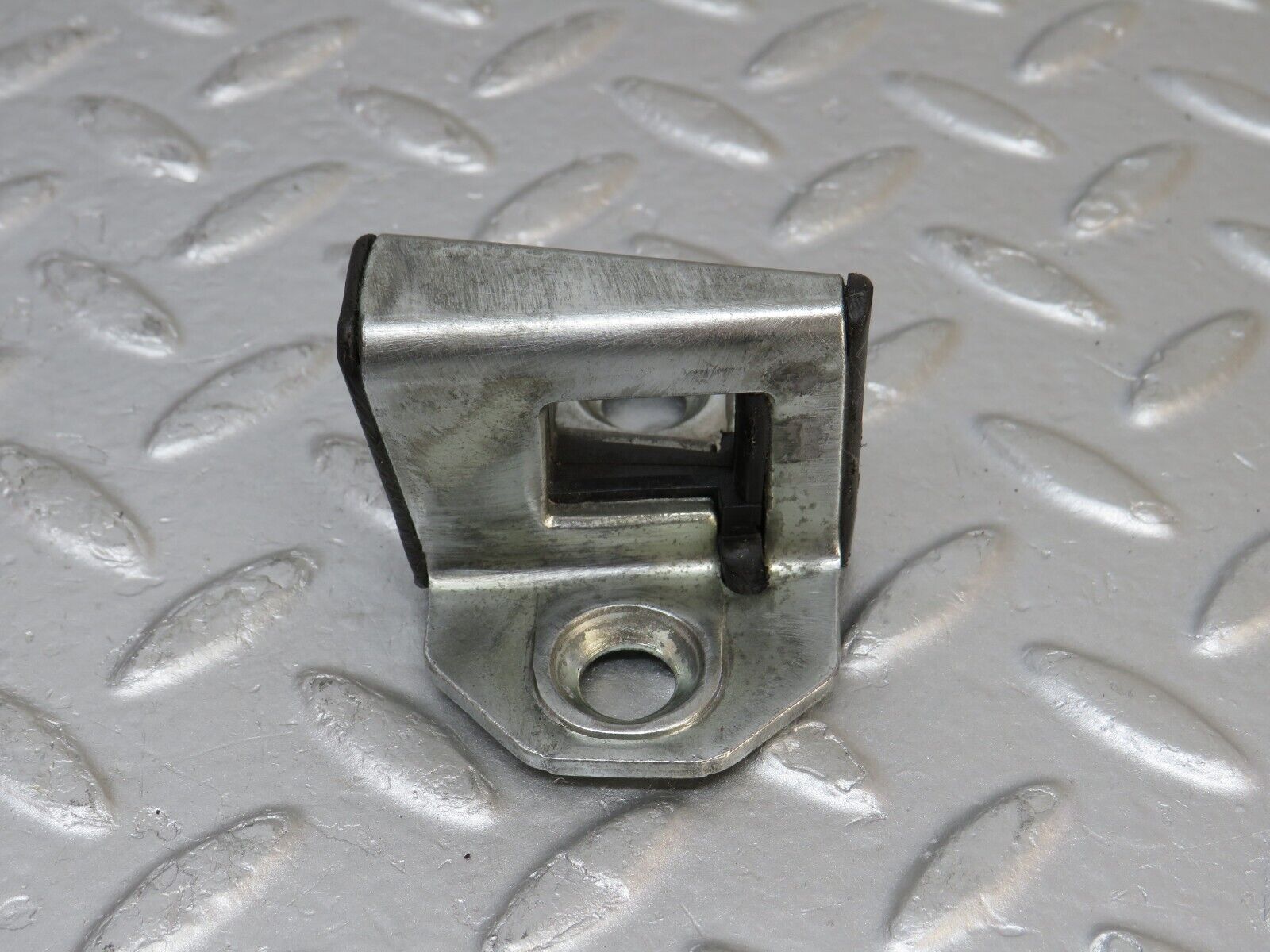 33373 Mercedes-Benz W202 C180 Door Lock Latch