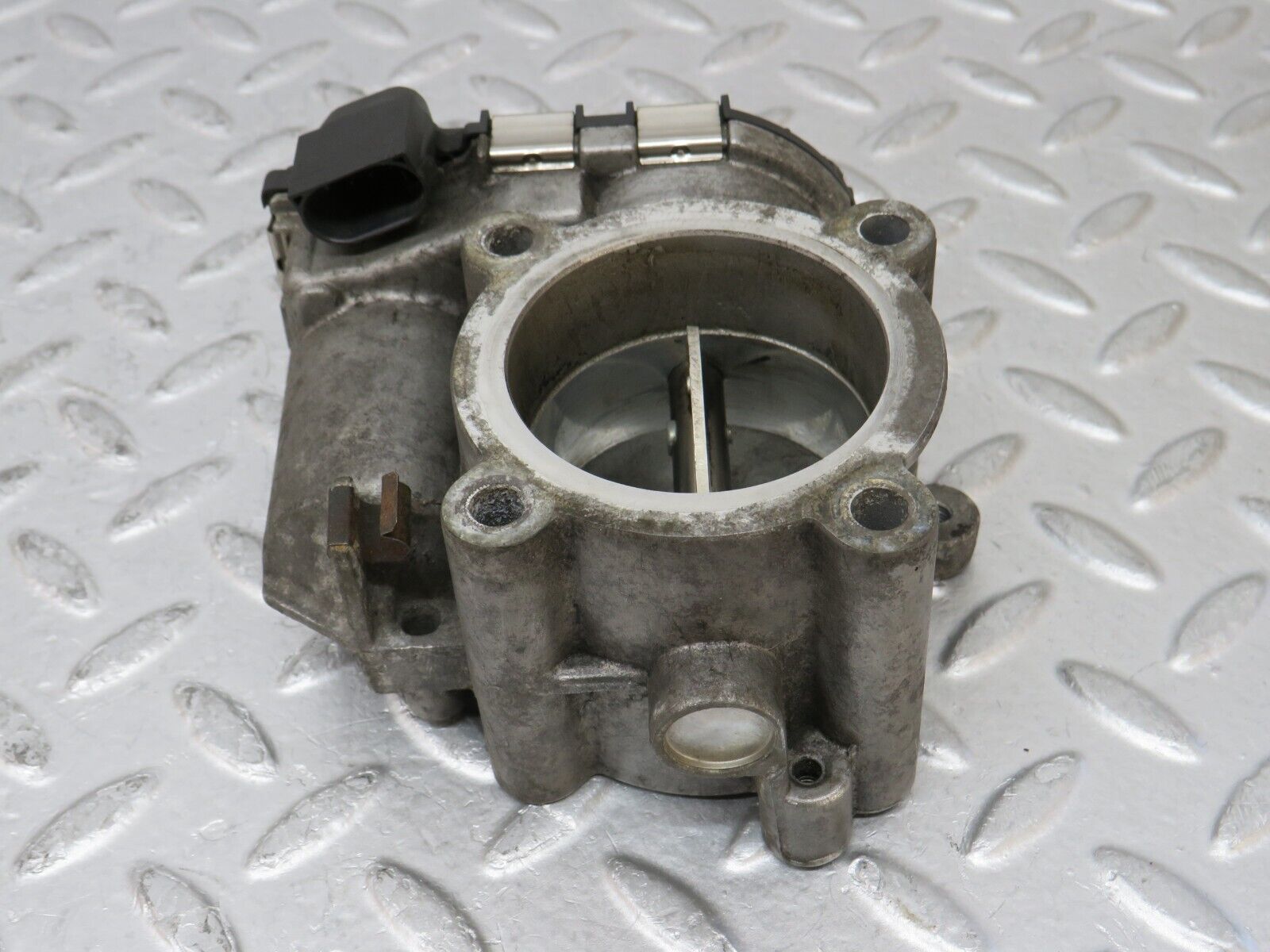 35191 Mercedes-Benz W221 Throttle Body Valve Bosch 6420900070 0281002678