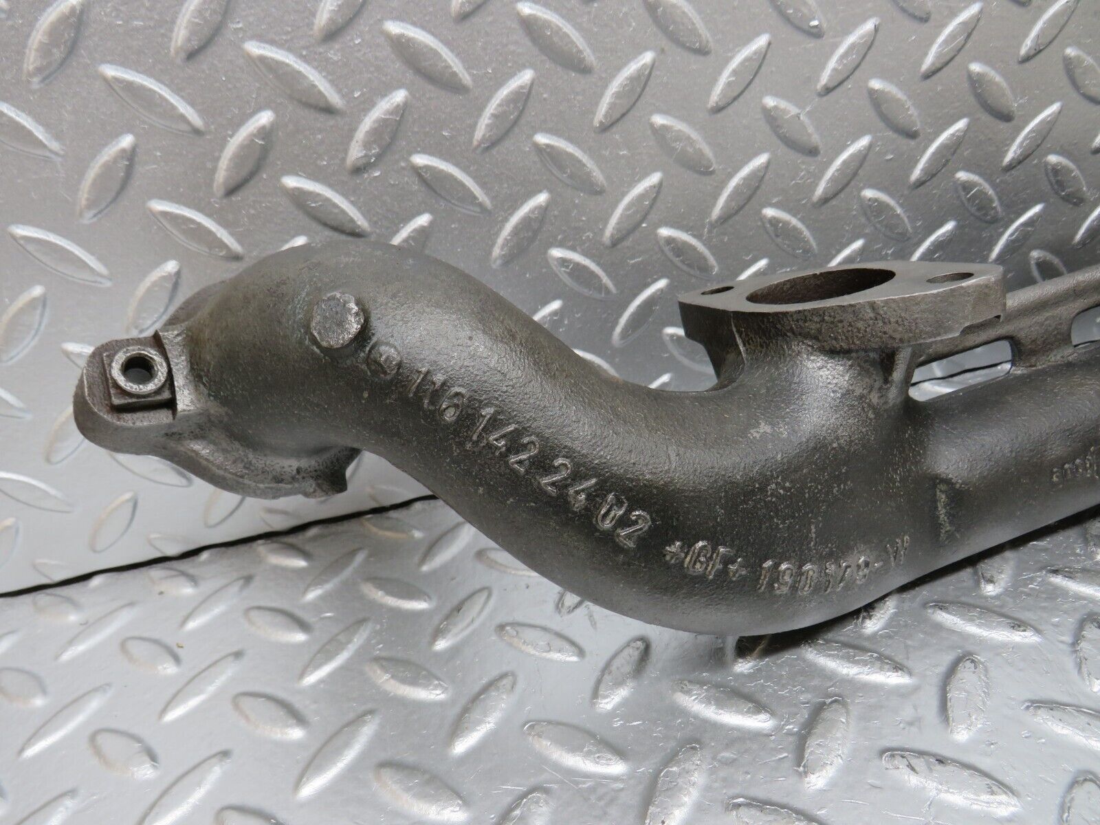 33112 Mercedes-Benz W126 380 V8 Exhaust Manifold Right 1161422402 1161420602