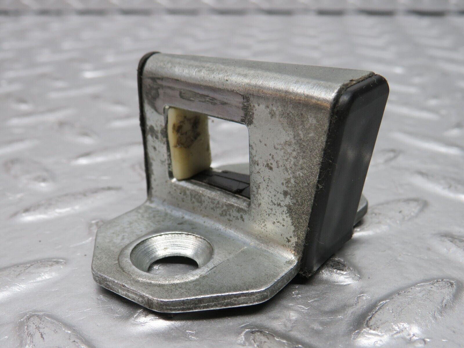 31459 Mercedes-Benz S124 220TE Wagon Door Lock Latch