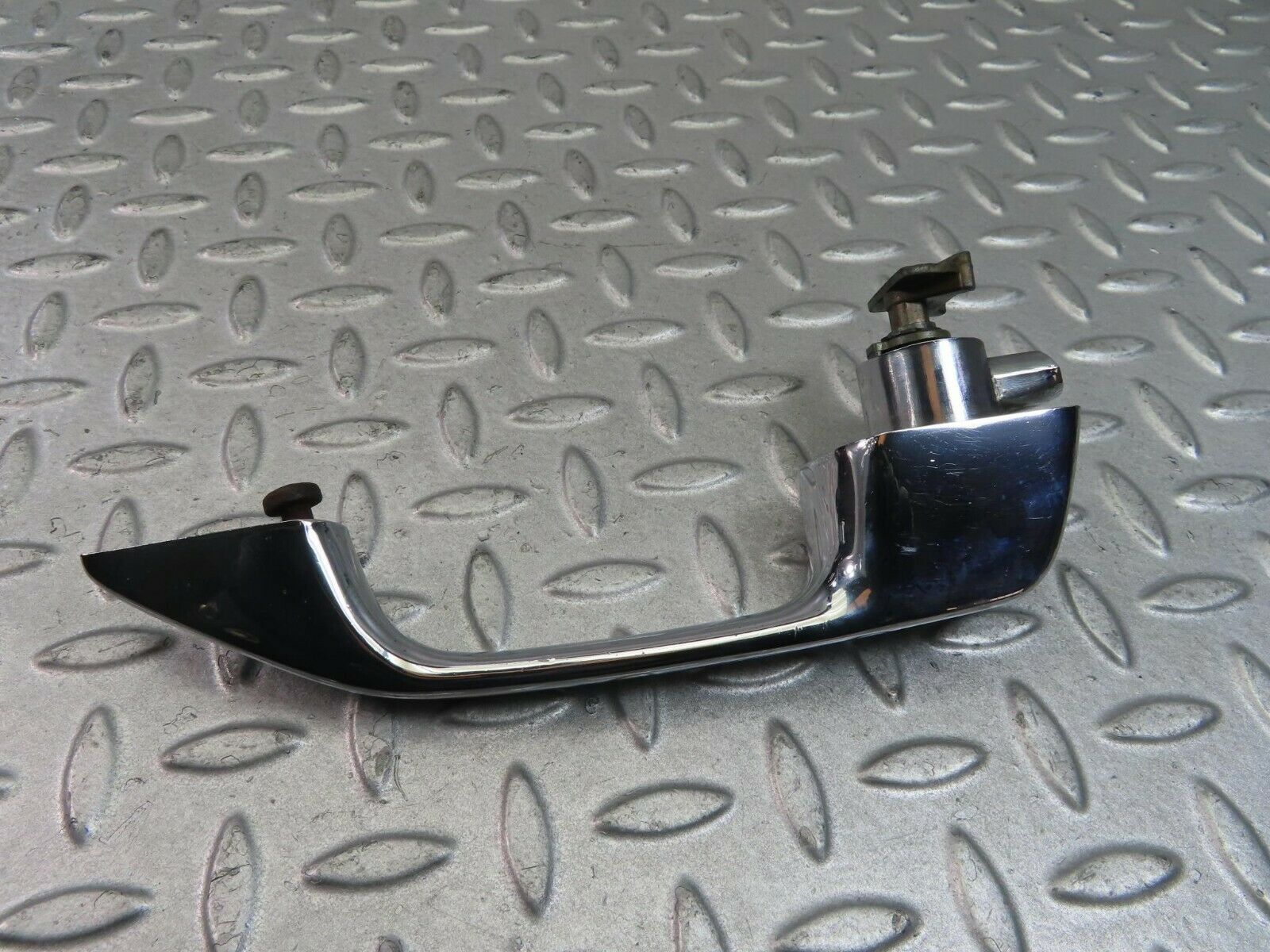 8791 Mercedes-Benz W108 Chrome Door Handle Front Left No Key 1087661301