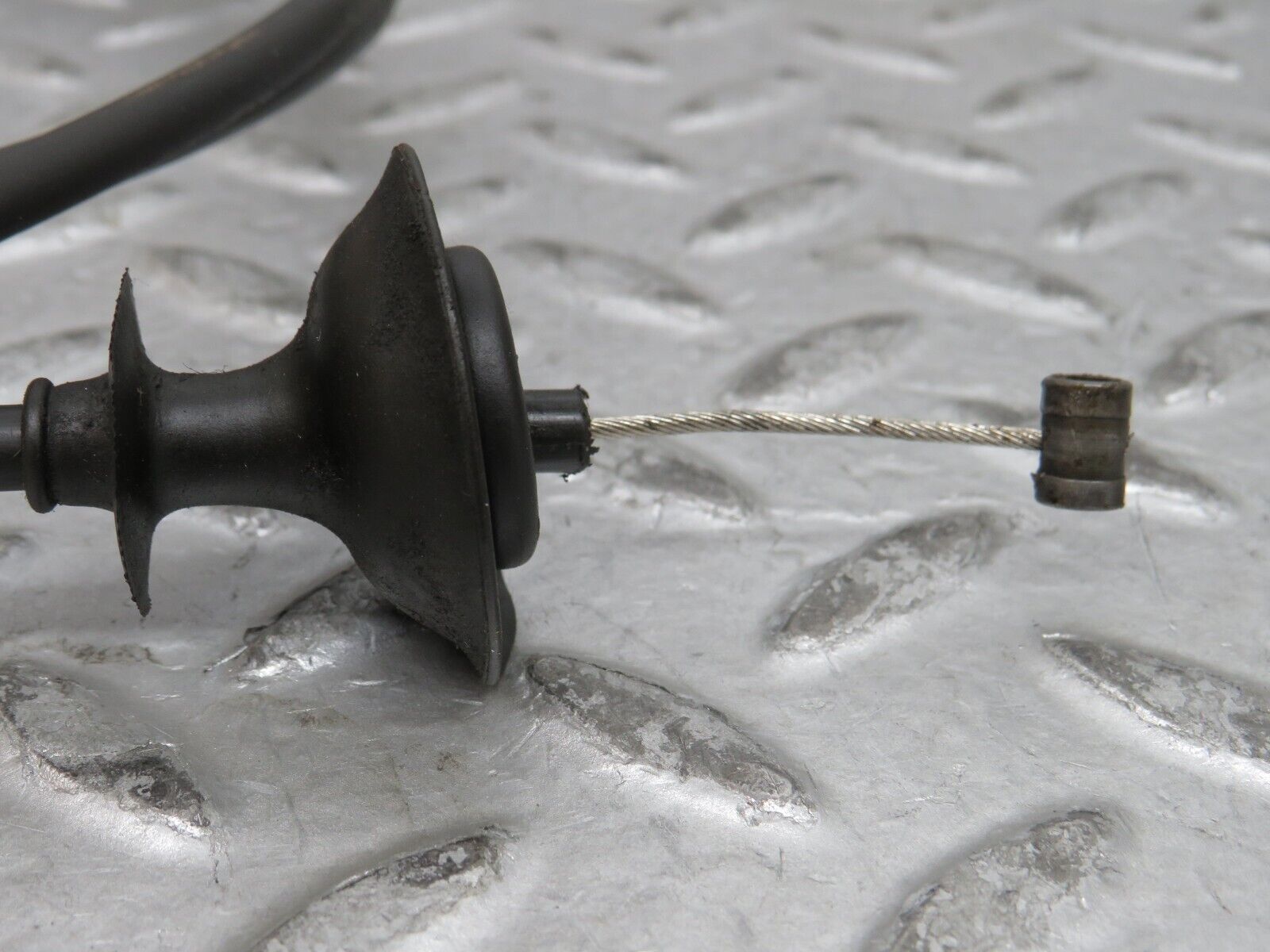 29148 Mercedes-Benz C124 320CE Coupe Bonnet Release Cable 1239970681