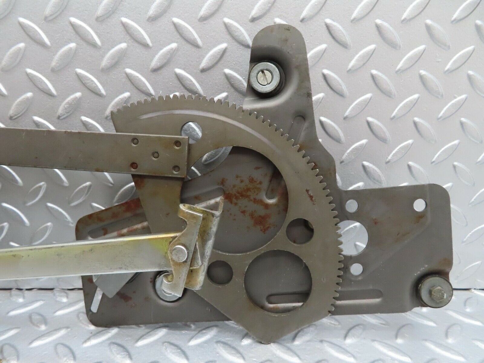 14003 Mercedes-Benz C107 280SLC Rear Left Power Window Regulator 1076700903