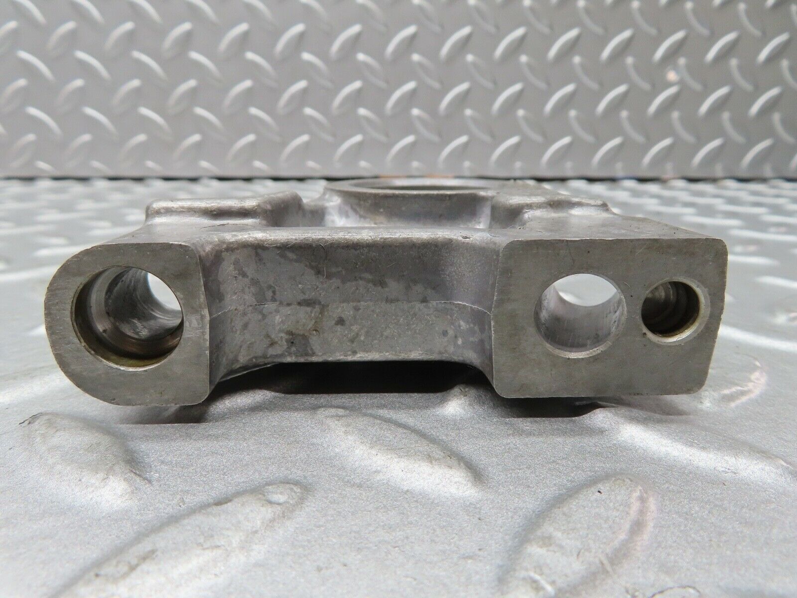 17722 Mercedes-Benz W116 450SEL Camshaft Tower Bearing 1160513310