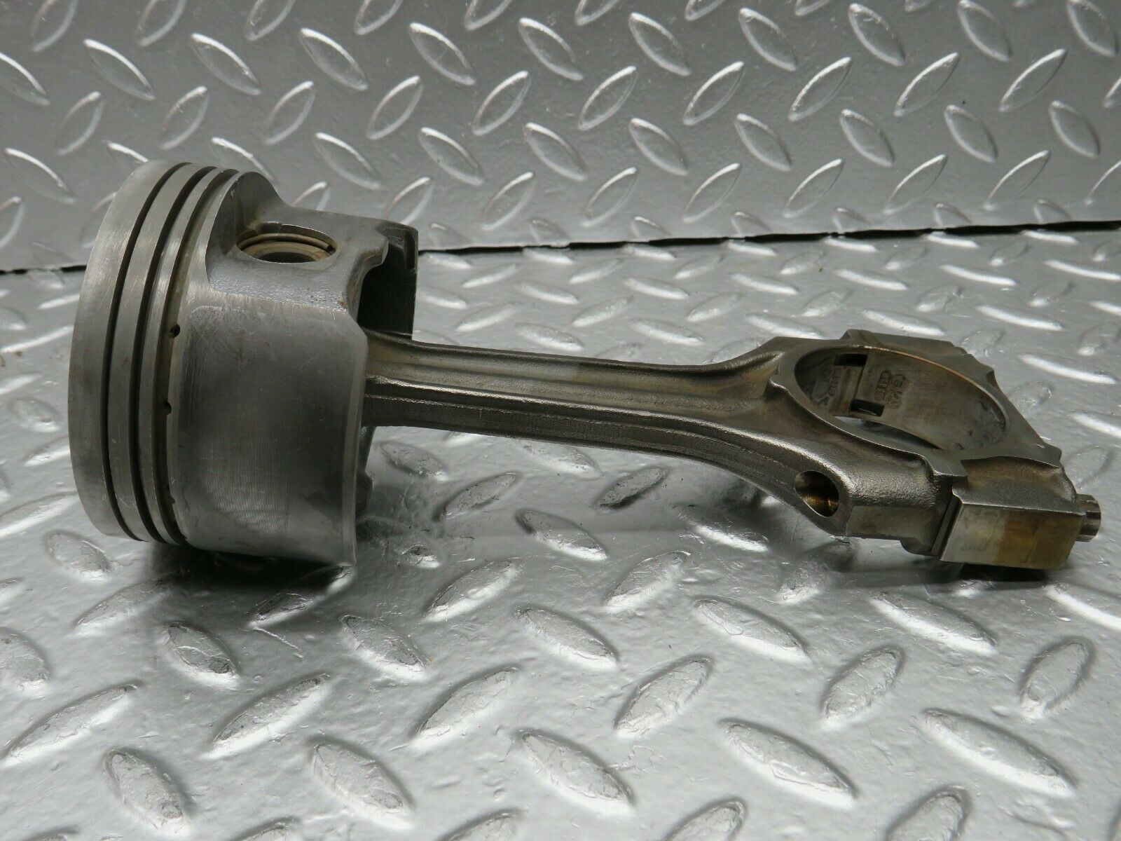 22469 Mercedes-Benz C124 E220 Coupe Piston With Connecting Rod 89.9 mm