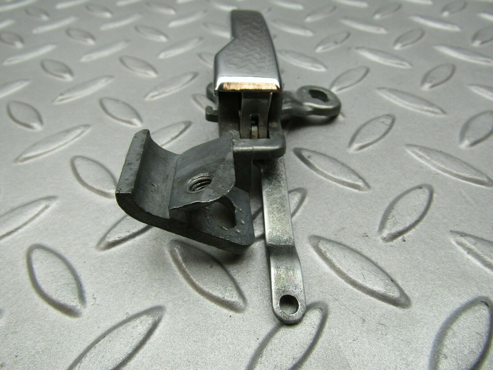 3299 Mercedes-Benz W108 280SE Chrome Door Handle Left 1157660119