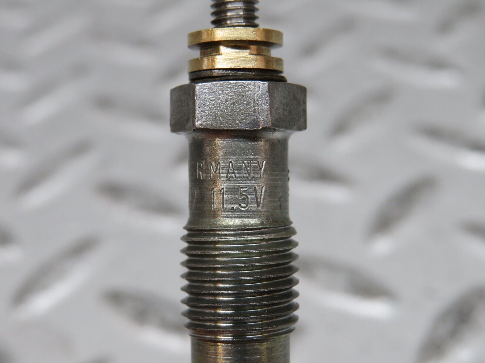 28500 Mercedes-Benz S123 240D Wagon Glow Plug Beru 0100221107