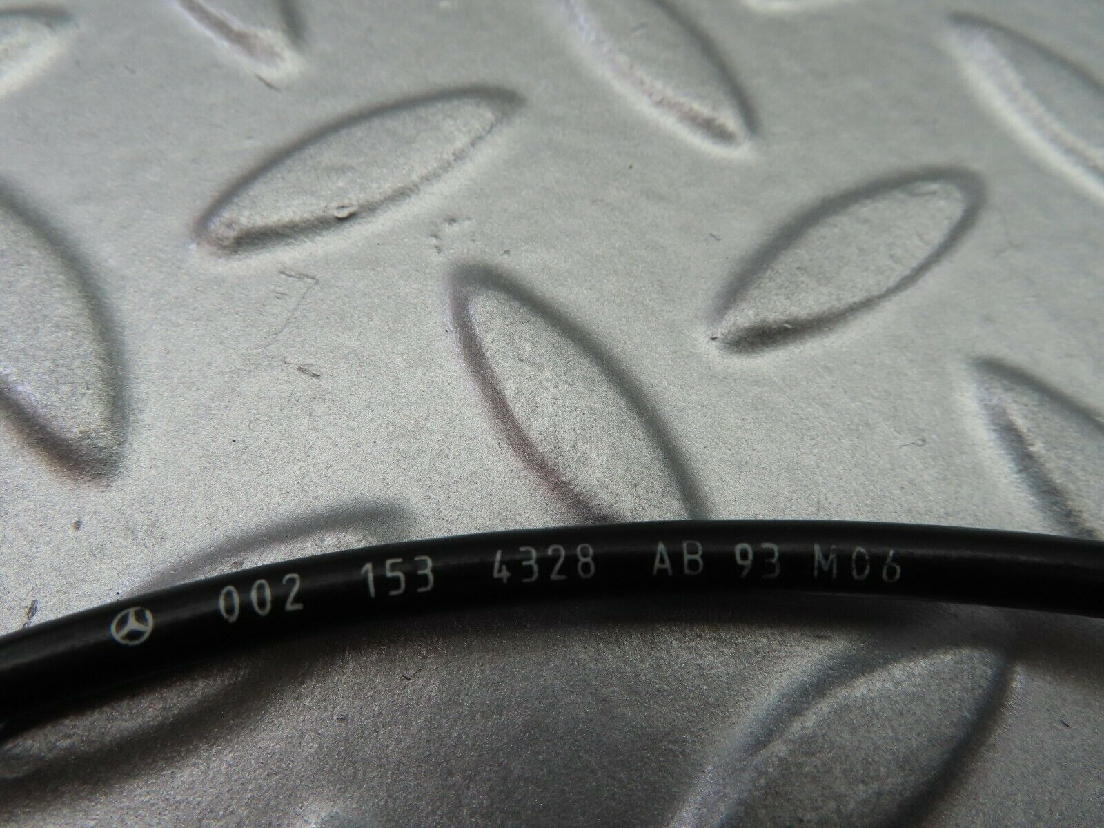 6812 Mercedes-Benz S124 E220 Wagon Crankshaft Position Sensor 0021534328