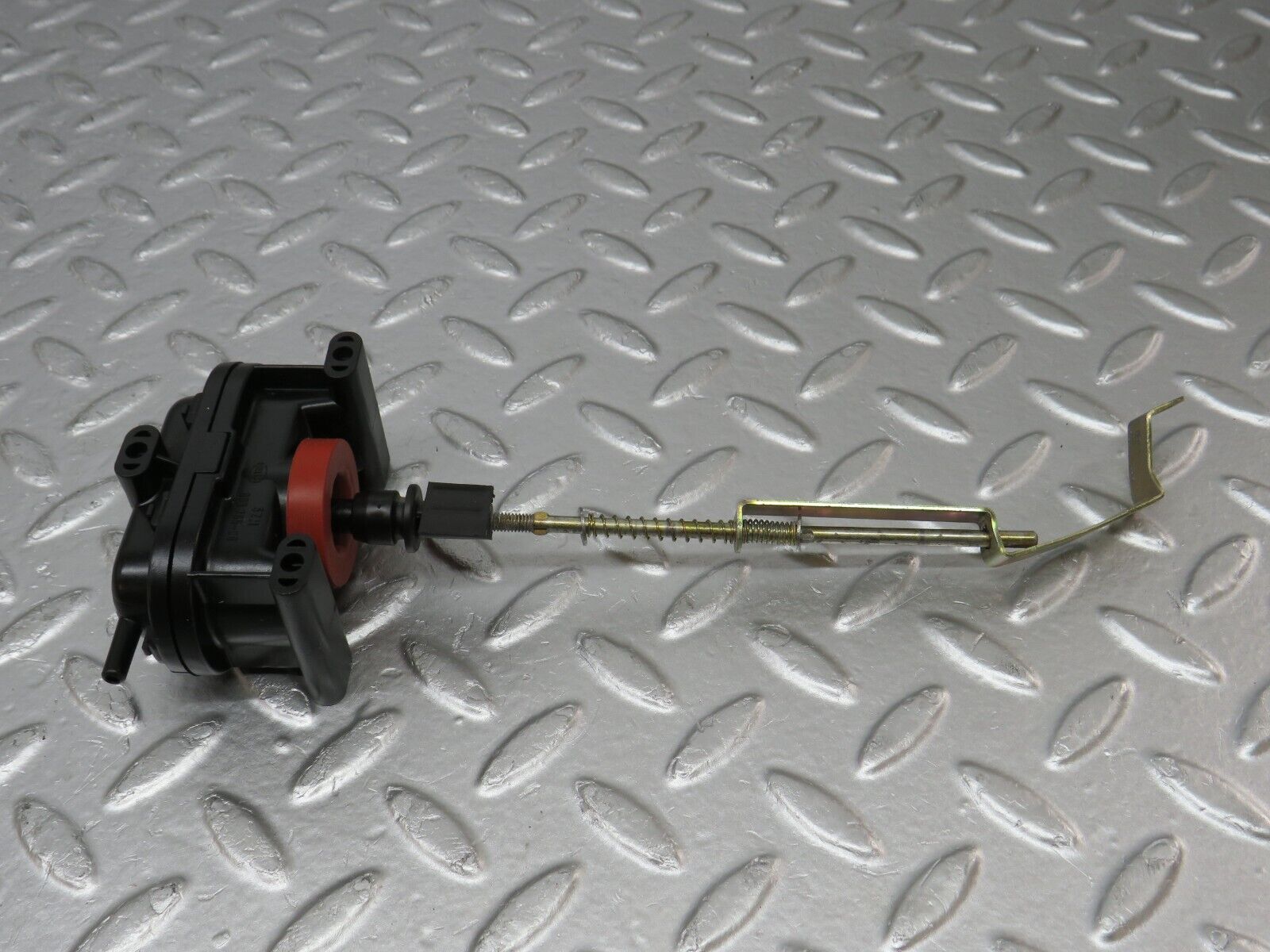 34333 Mercedes-Benz C126 380SEC Coupe Trunk Lock Vacuum Actuator