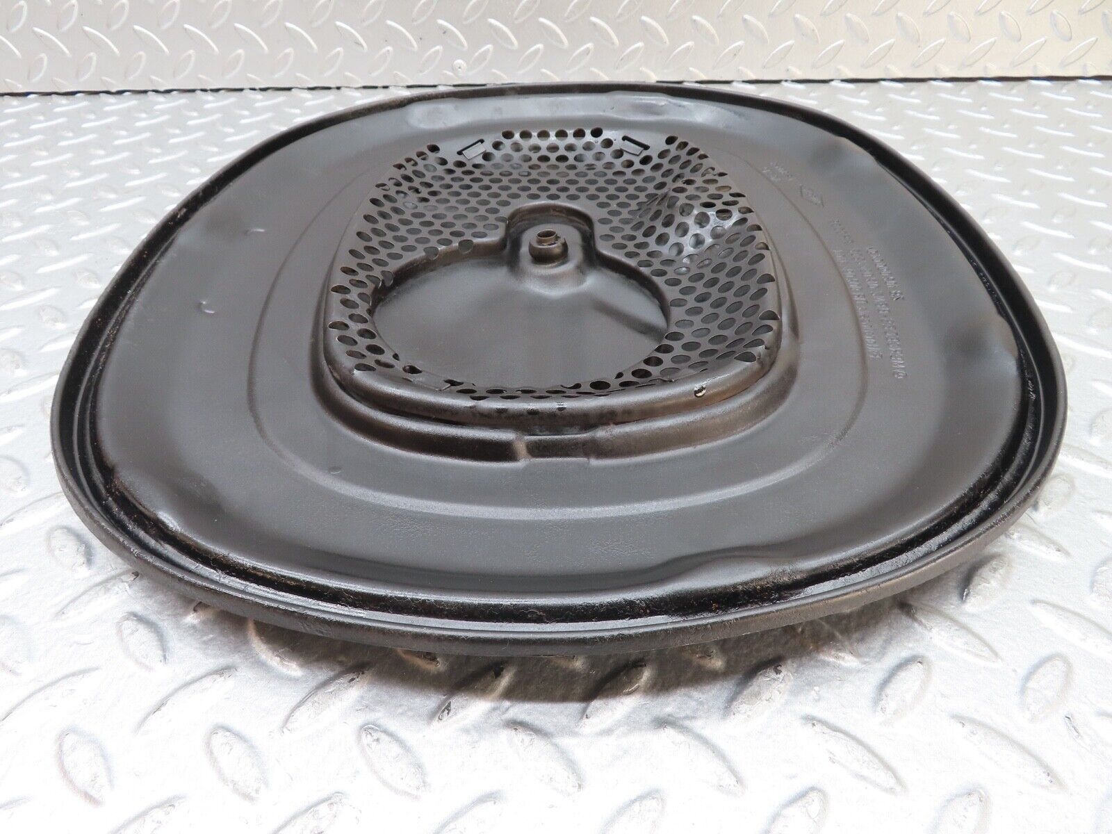 18494 Mercedes-Benz W123 230E Air Filter Box Housing Lid 1020900401