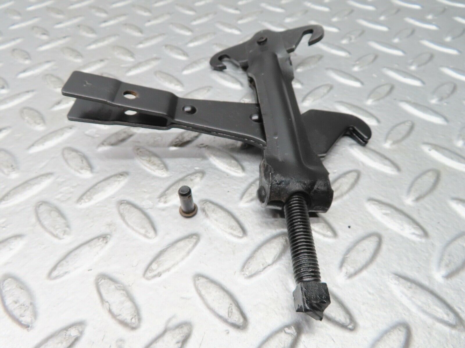 21026 Mercedes-Benz W114 250CE Coupe Handbrake Regulator