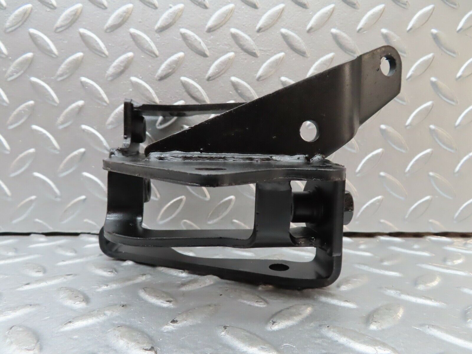 20361 Mercedes-Benz W114 280CE Coupe Power Steering Pump Bracket