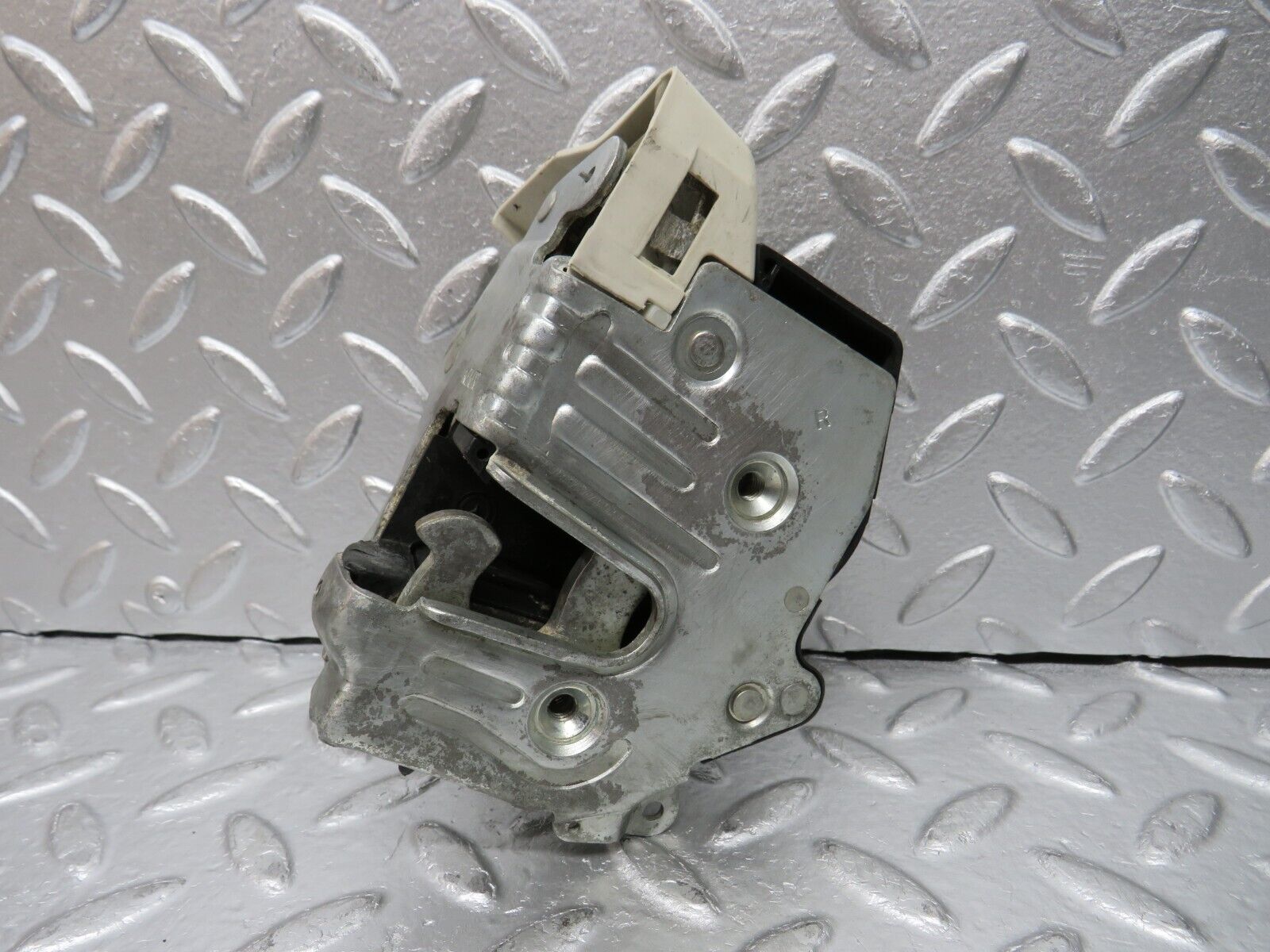 31393 Mercedes-Benz S124 220TE Wagon Rear Right Door Lock Mechanism