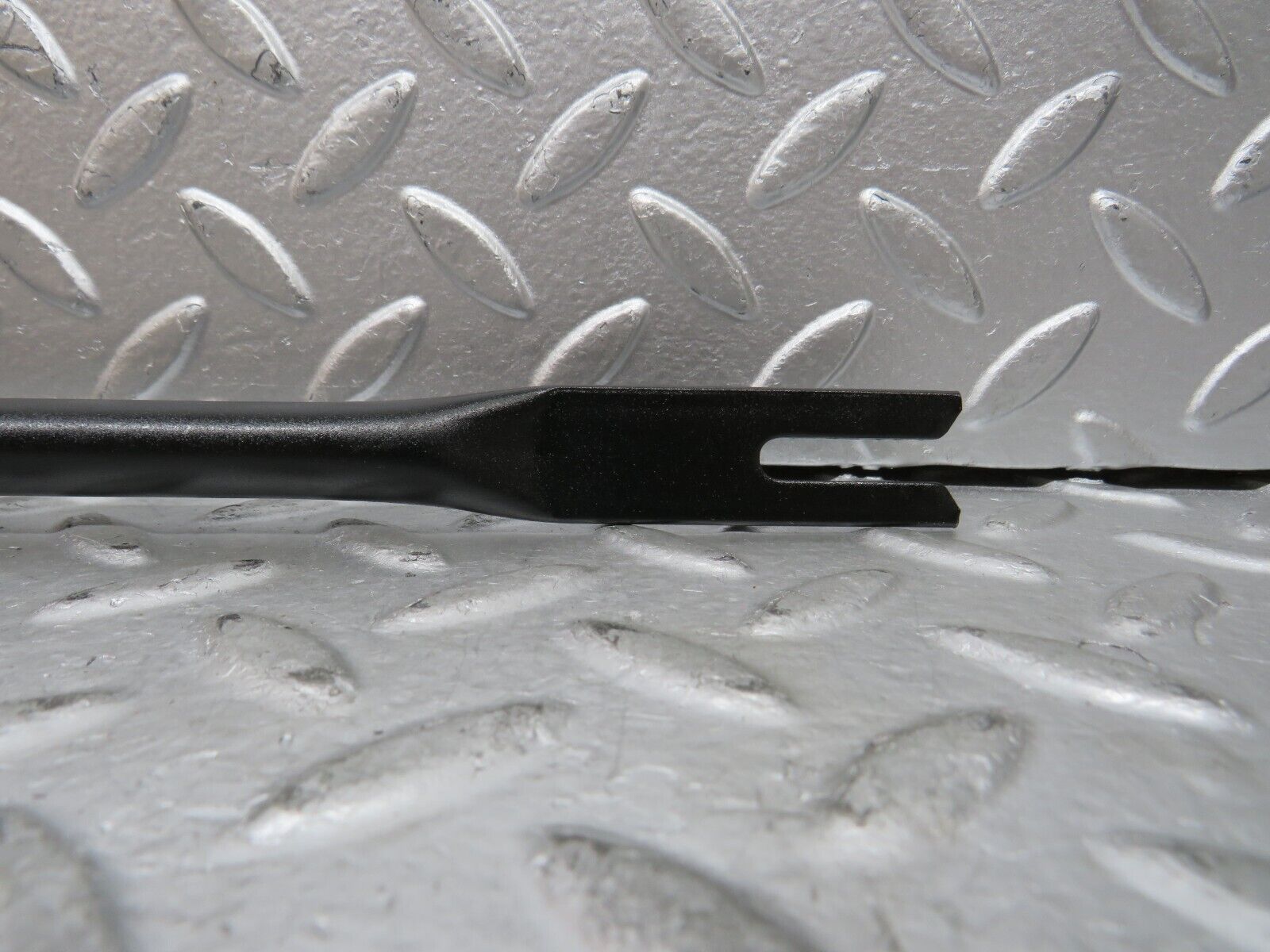 28179 Mercedes-Benz W123 280E Horn Bracket Horn Holder