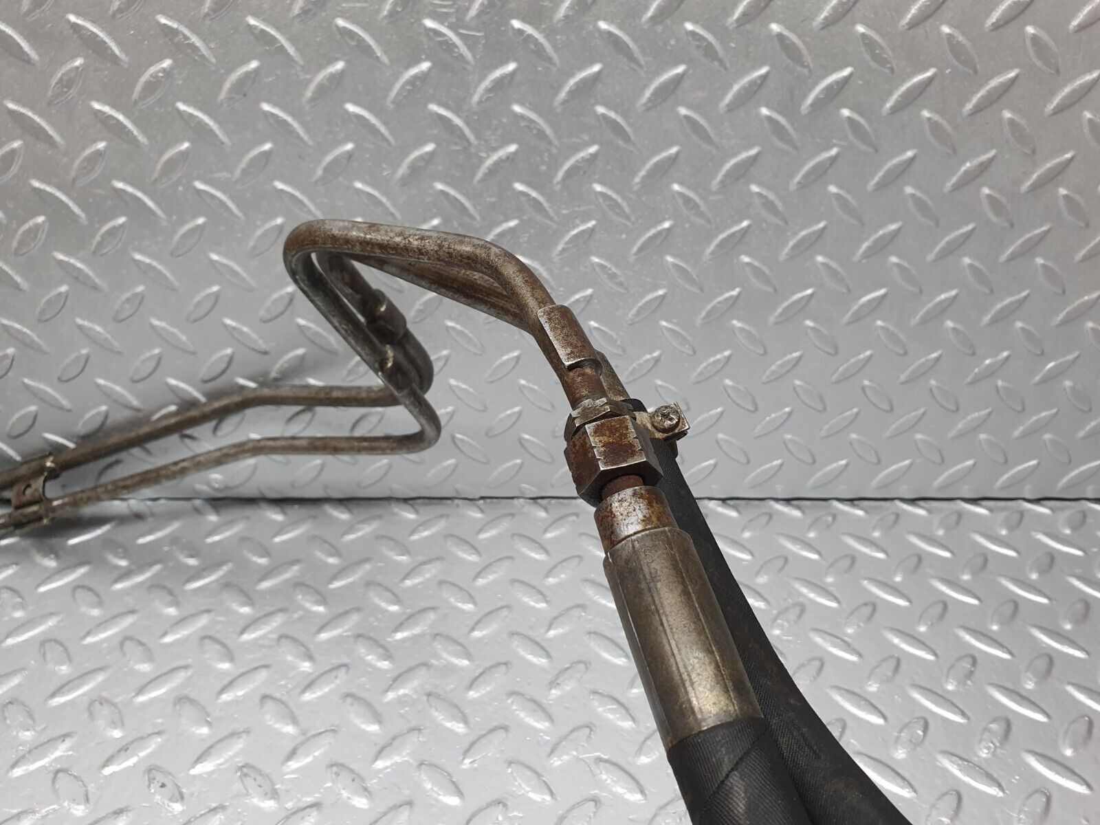 40817 Mercedes-Benz W123 300D Power Steering Oil Line Pipe