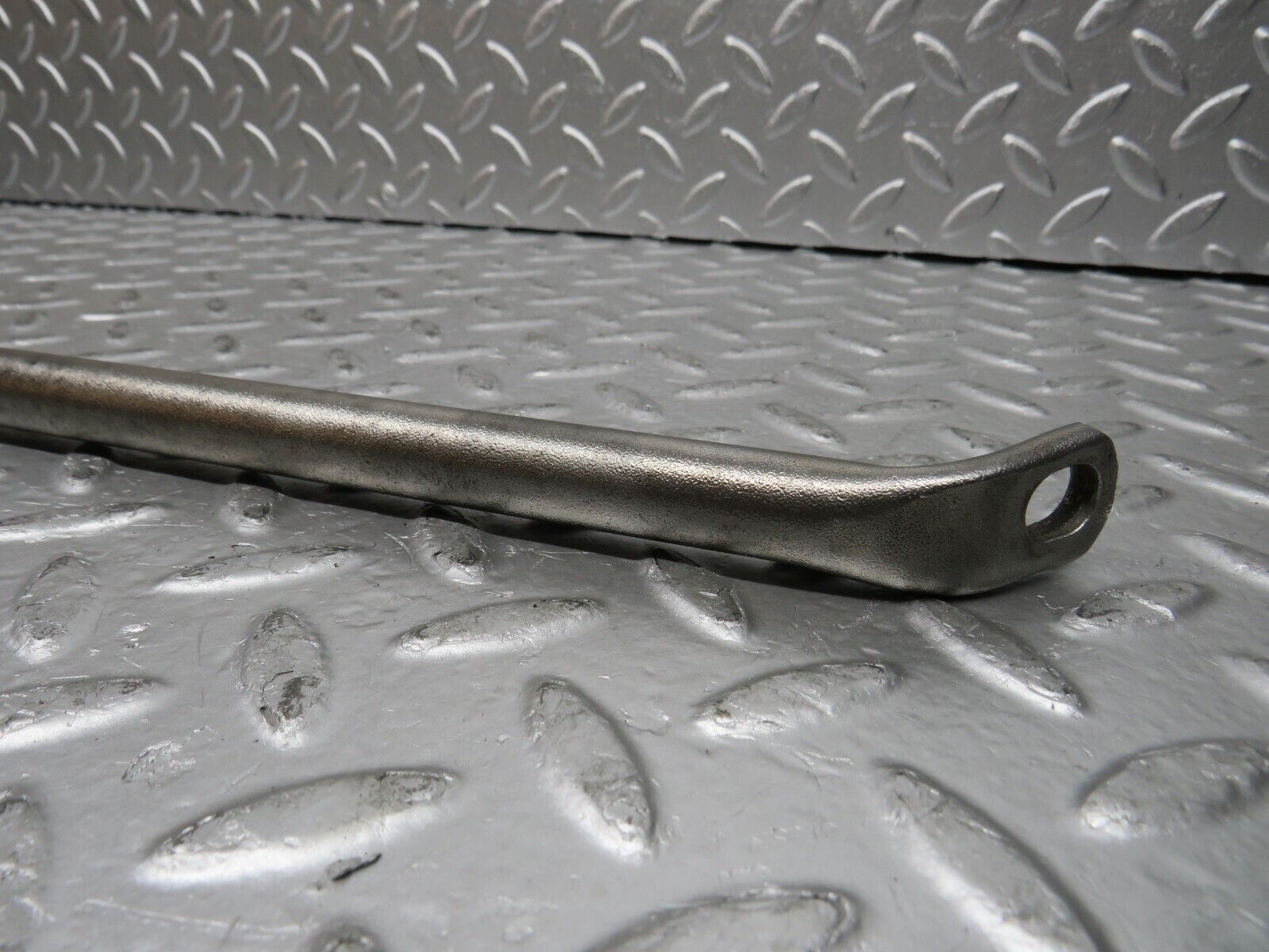 29948 Mercedes-Benz W123 230E Power Steering Pump Holder Bracket