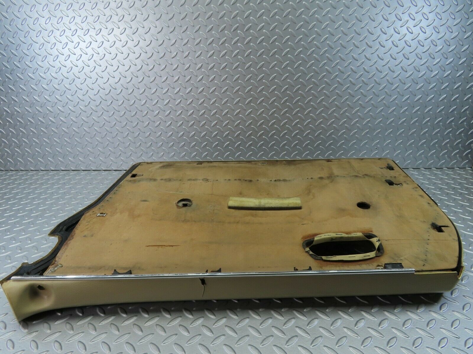 7318 Mercedes-Benz W116 450SE Front Left Door Card Beige