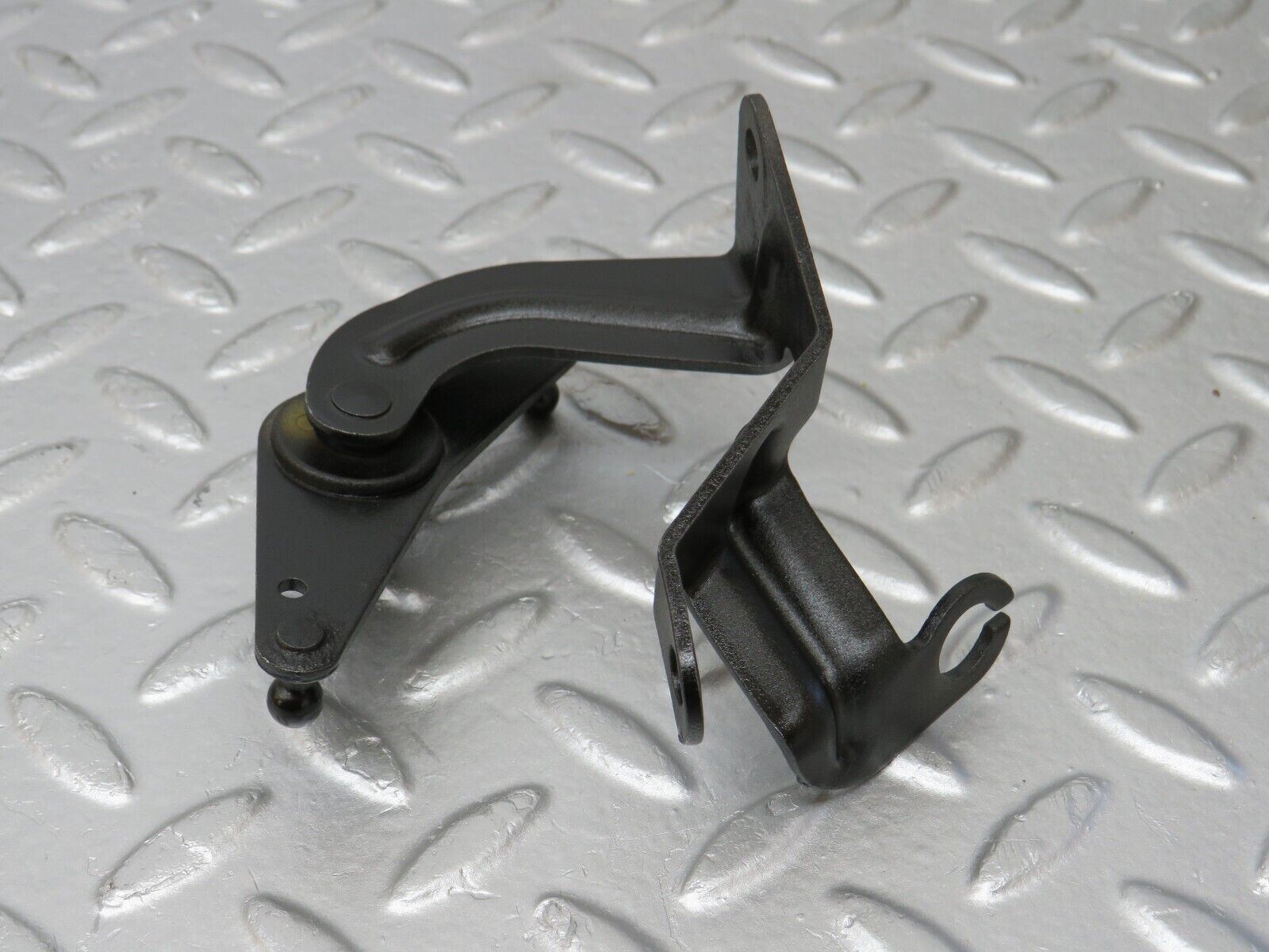 34586 Mercedes-Benz C126 380SEC Coupe Throttle Linkage