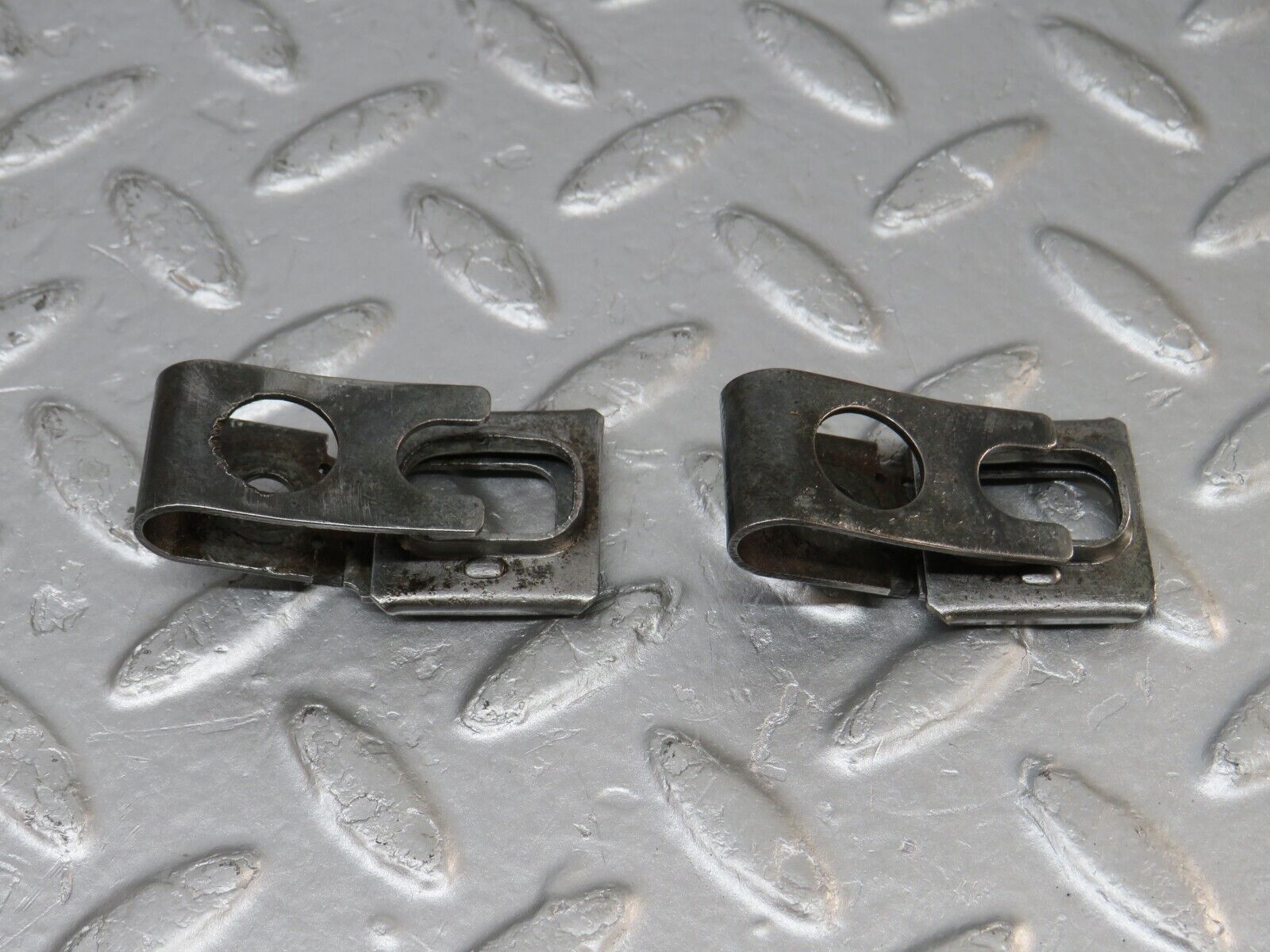 34481 Mercedes-Benz C126 380SEC Coupe Fuel Injector Bracket