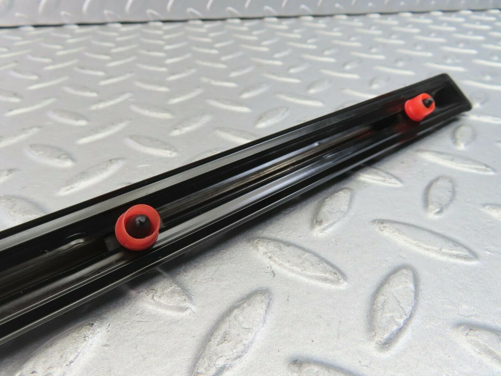 10247 Mercedes-Benz W123 Rear Left Door Centre Moulding Trim