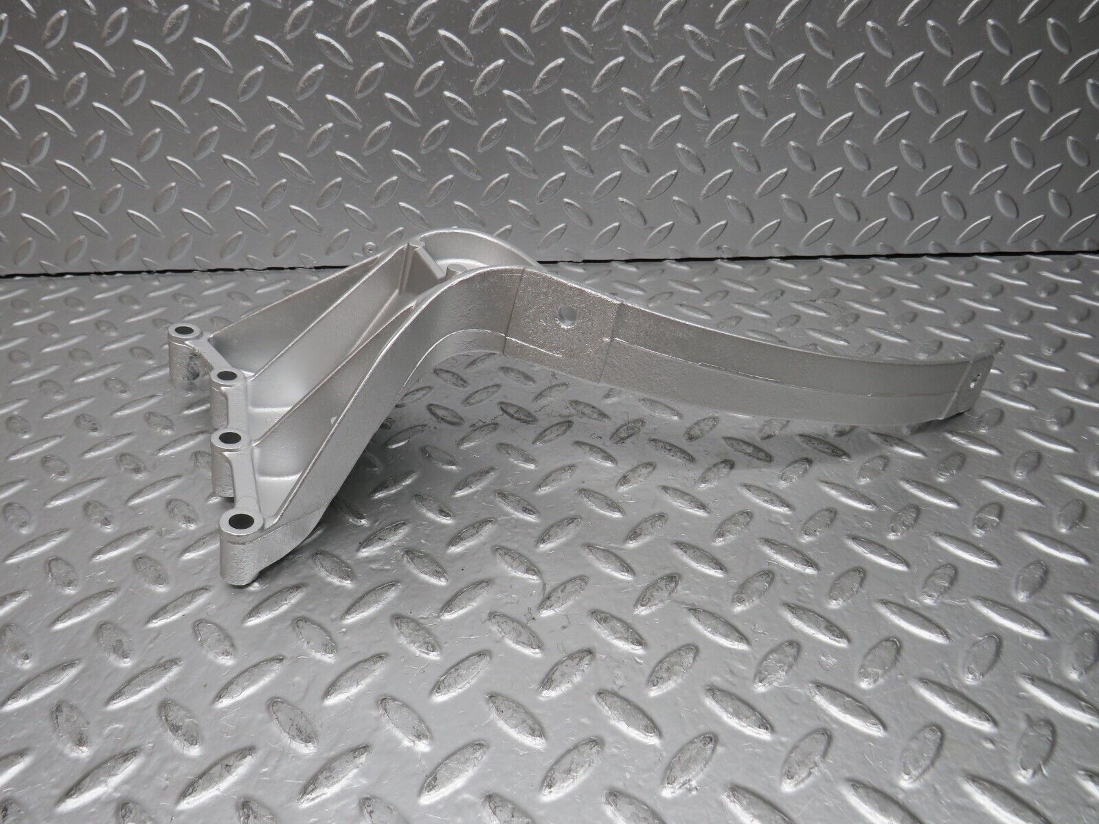 30146 Porsche 924 Exhaust Rear Silencer Bracket 477253243