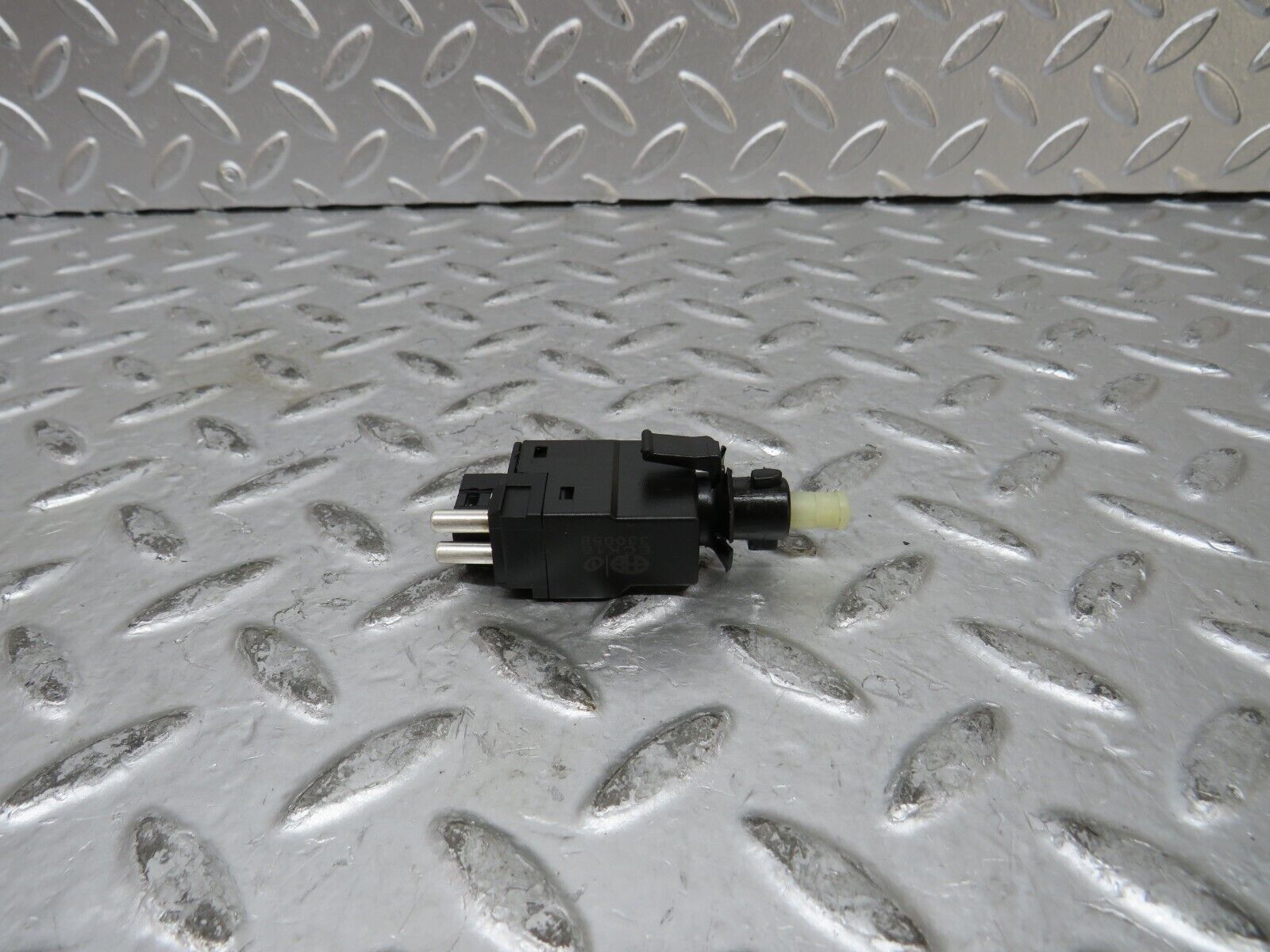 27698 Mercedes-Benz S124 300TE Wagon Brake Light Switch 0005457709