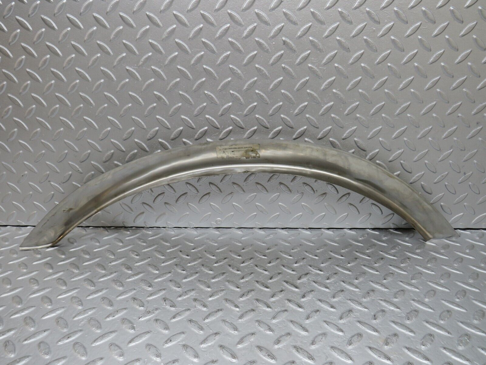 36291 Mercedes-Benz W126 420SE Rear Left Chrome Wheel Arch Trim